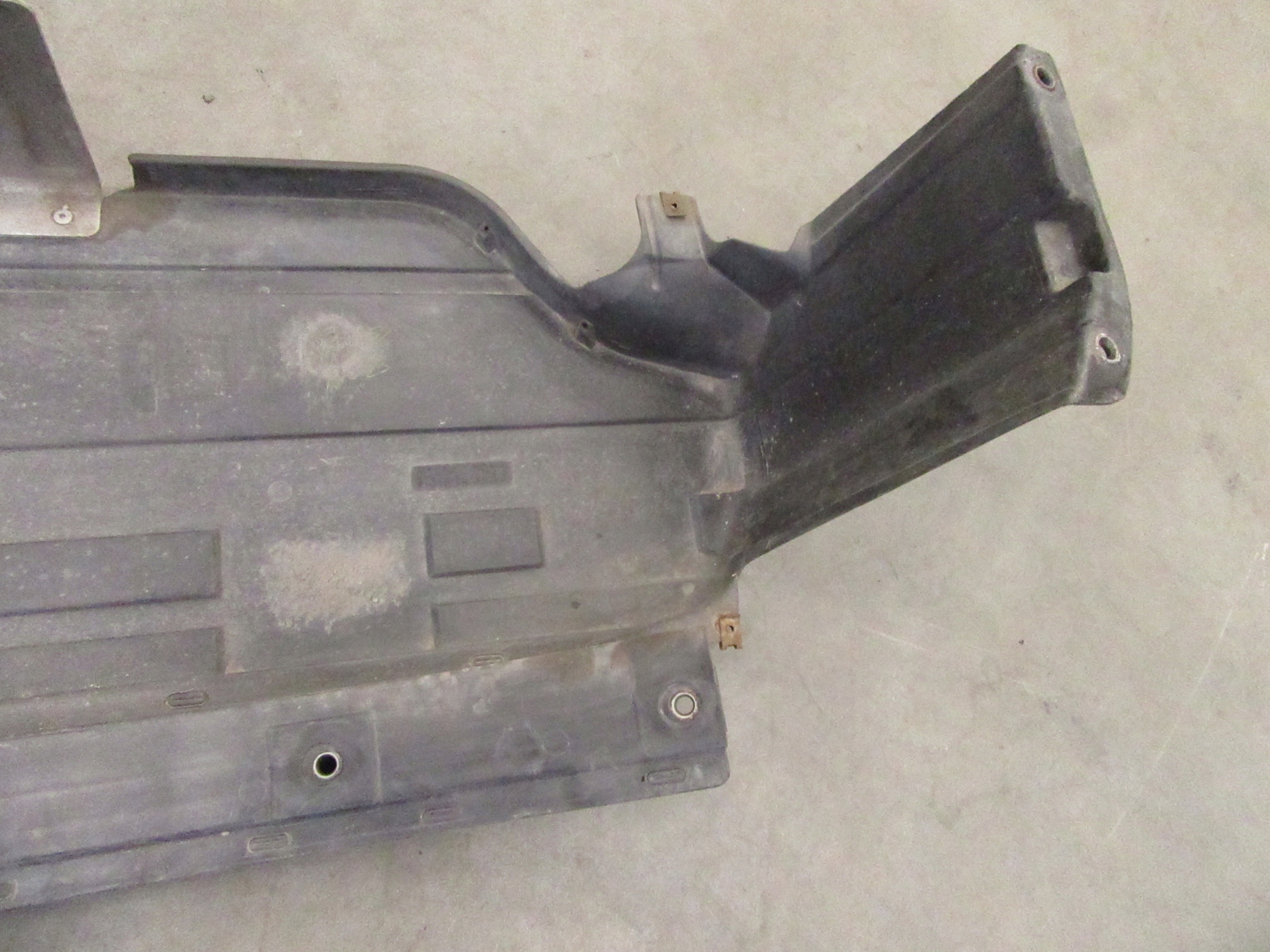 Blende Abdeckung Behälter des Kraftstoffsbehälters Unterfahrschutz links BMW e53 X5