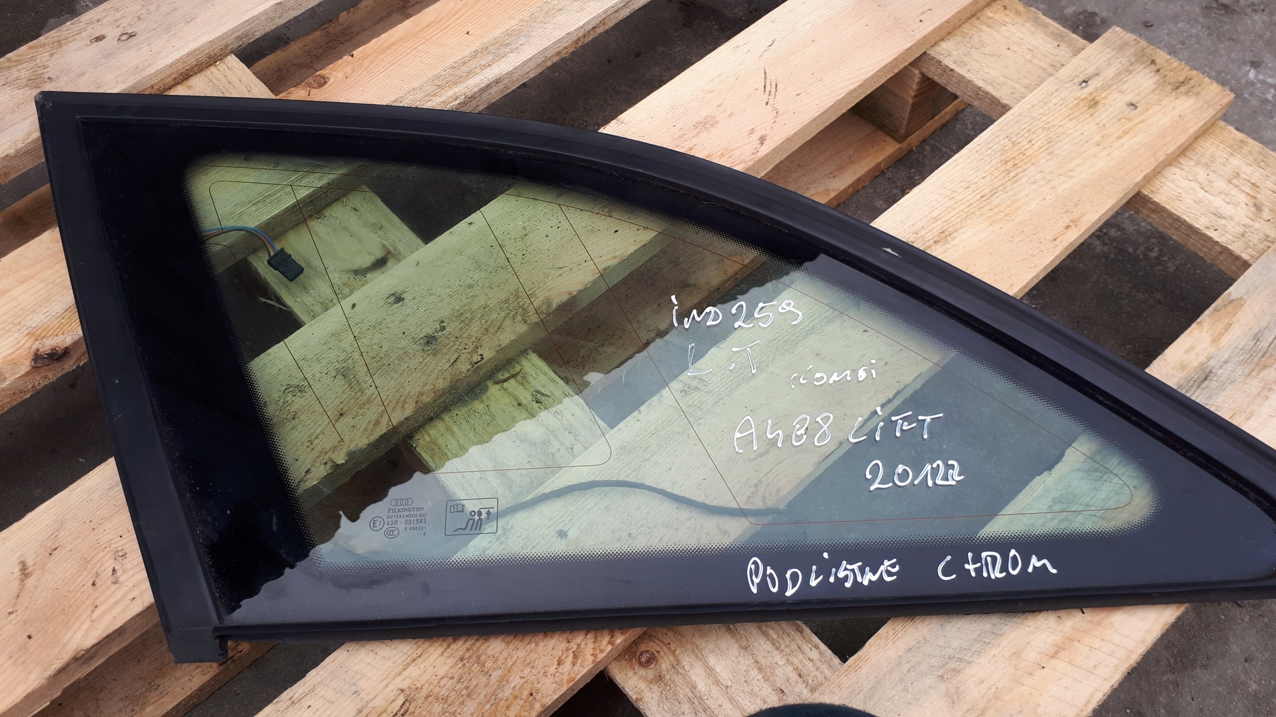 2012ROK - A4 B8 скло ліве заднє ліве кузовне Універсал 2012р