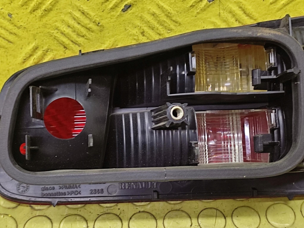 RENAULT LAGUNA II light left rear part