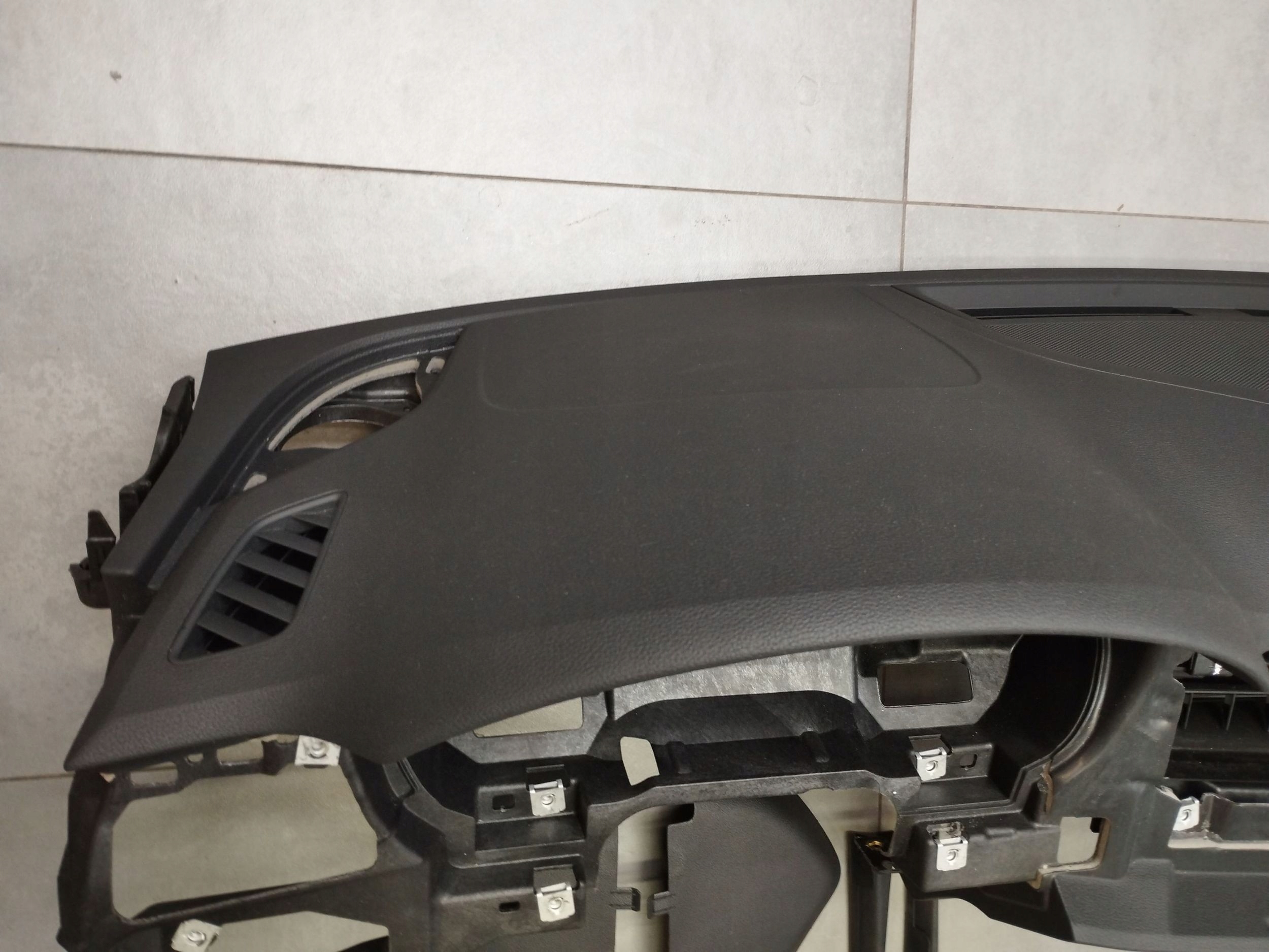 Audi A4 B9 8W dashboard instrument panel console cockpit 8W1858041