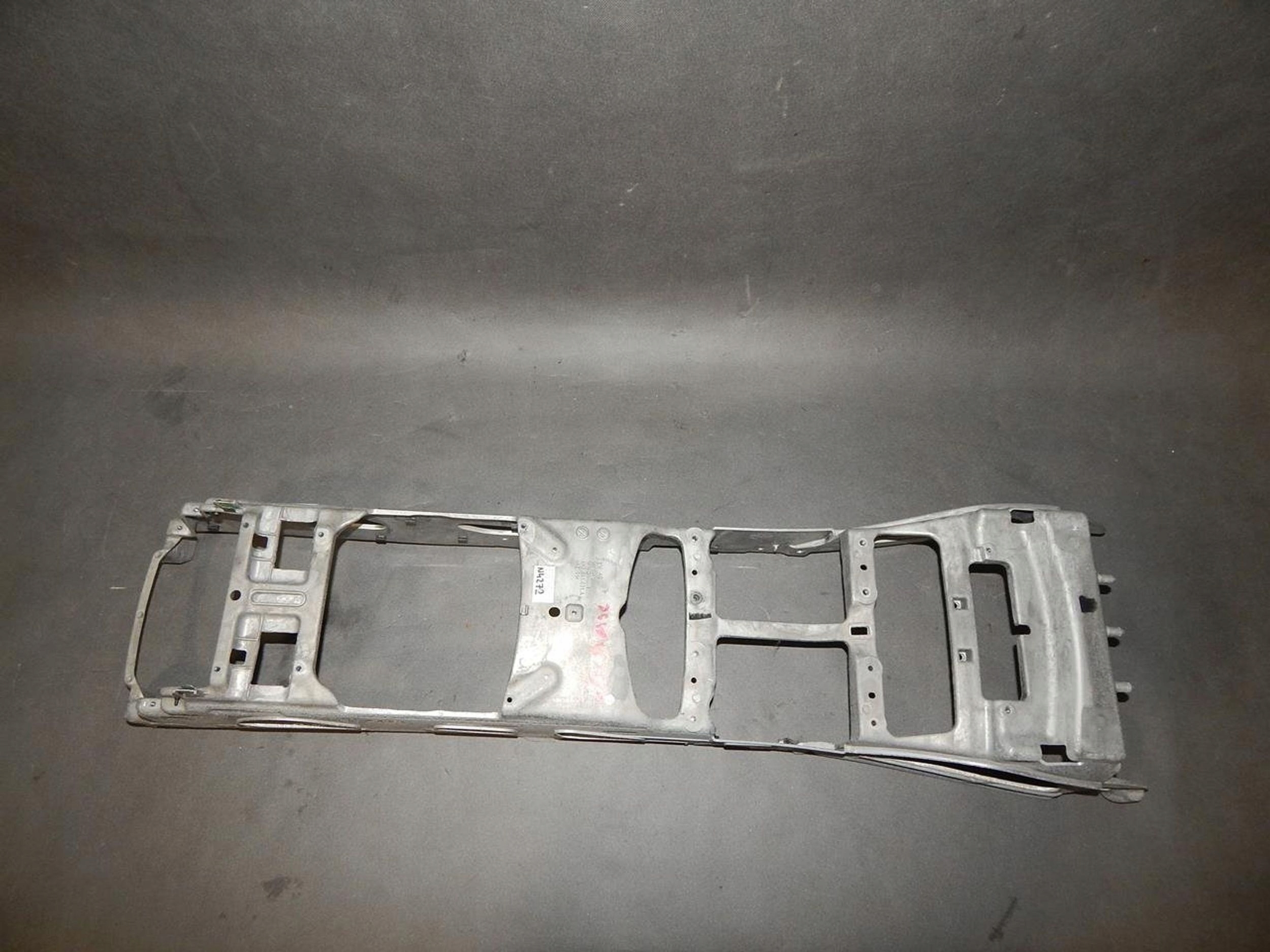 AUDI A8 D4 Supporto TUNELU SRODKOWEGO 4H0861831A