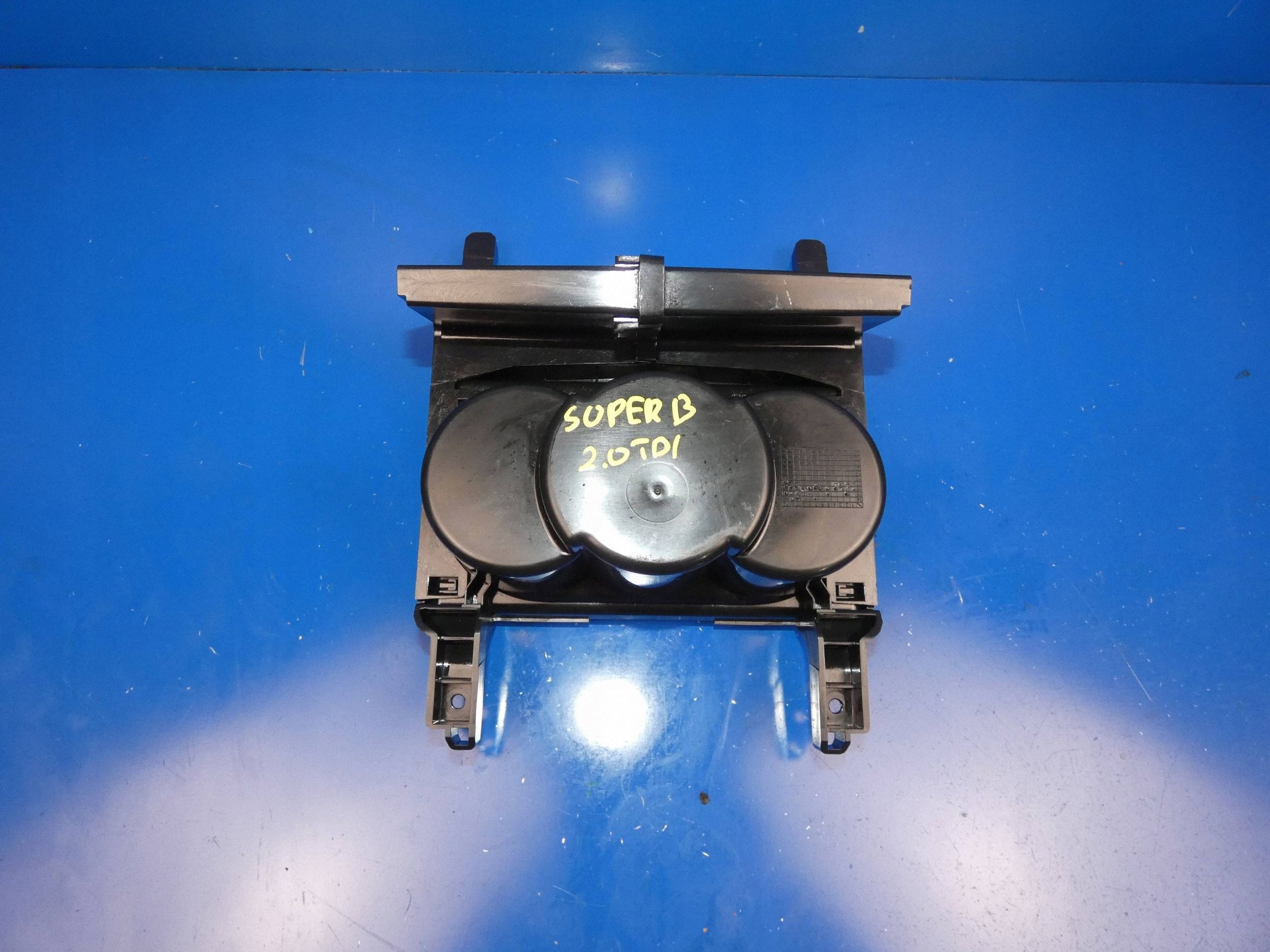 SKODA SUPERB III 3V passenger compartment bracket holder for KUBKI