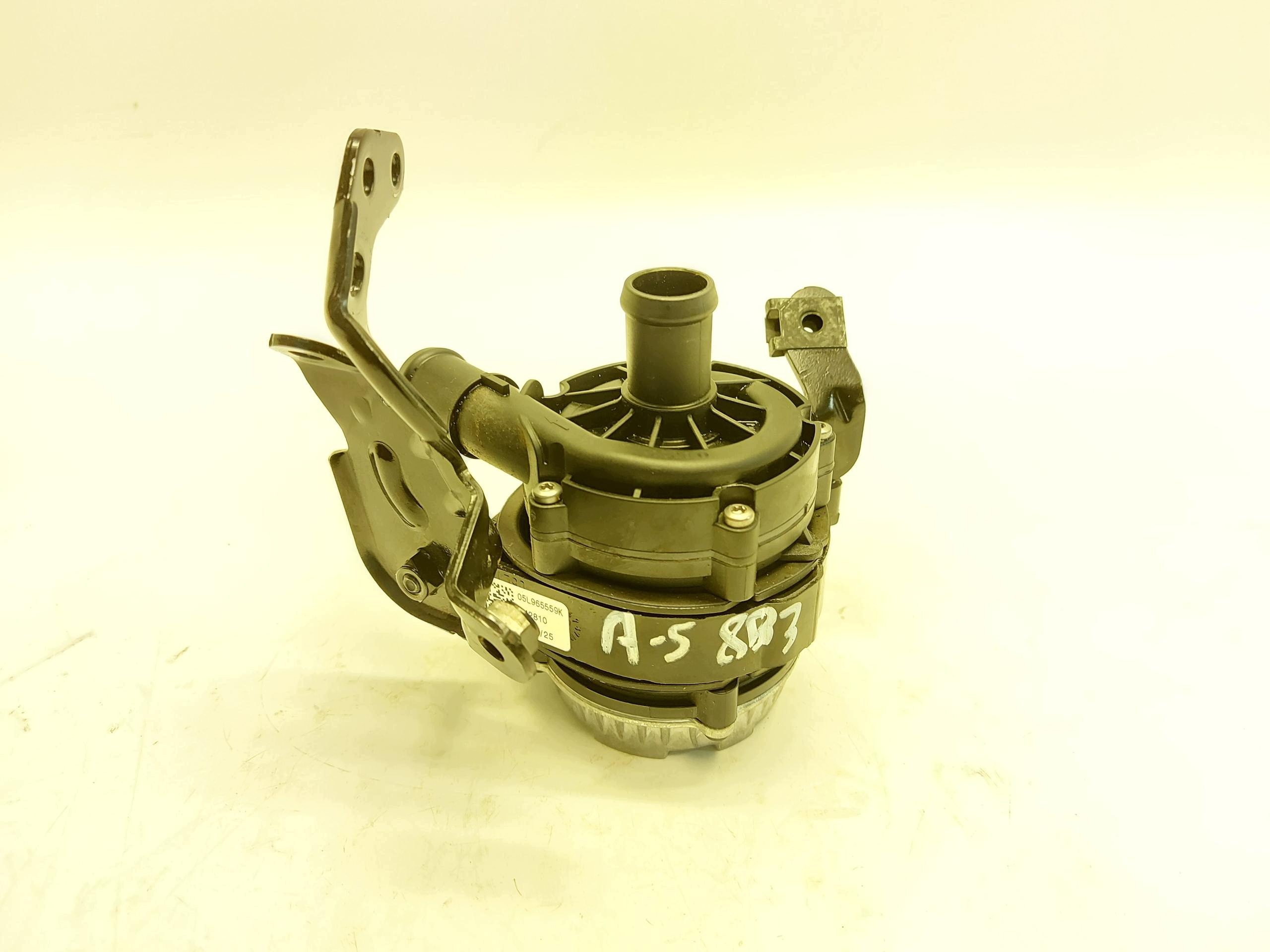 AUDI A5 8B3 B10 AVANT 2.0 TDI water pump electrical 04L965567A