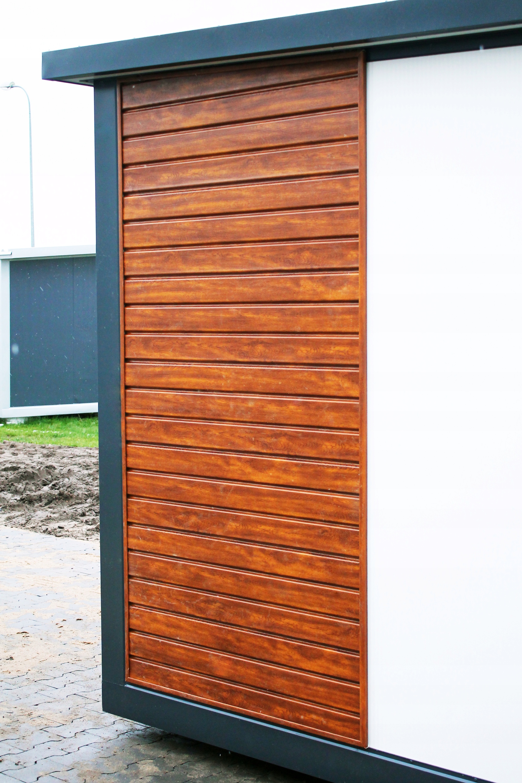 KONTENER SANITARNY STRÓŻÓWKA PORTIERNIA BIUROWY Długość 2.4 m