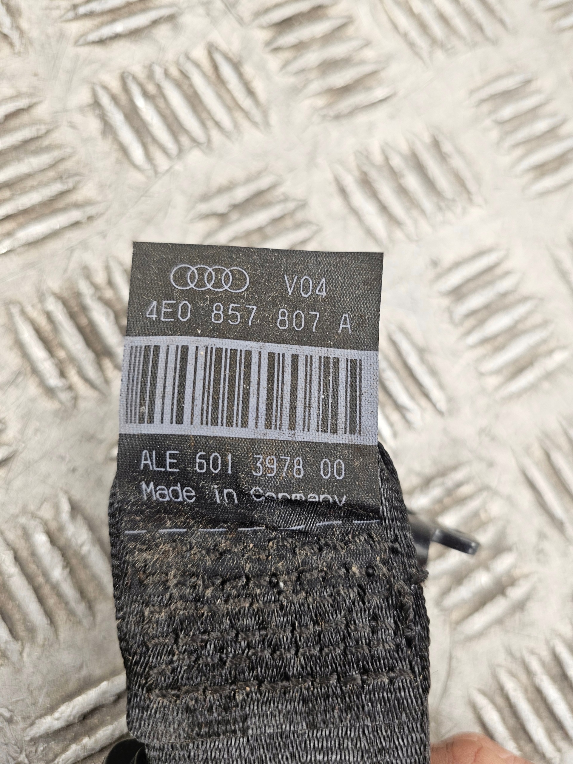 sicherheitsgurt mitte heck schwarzer AUDI A8 D3 4E0857807A