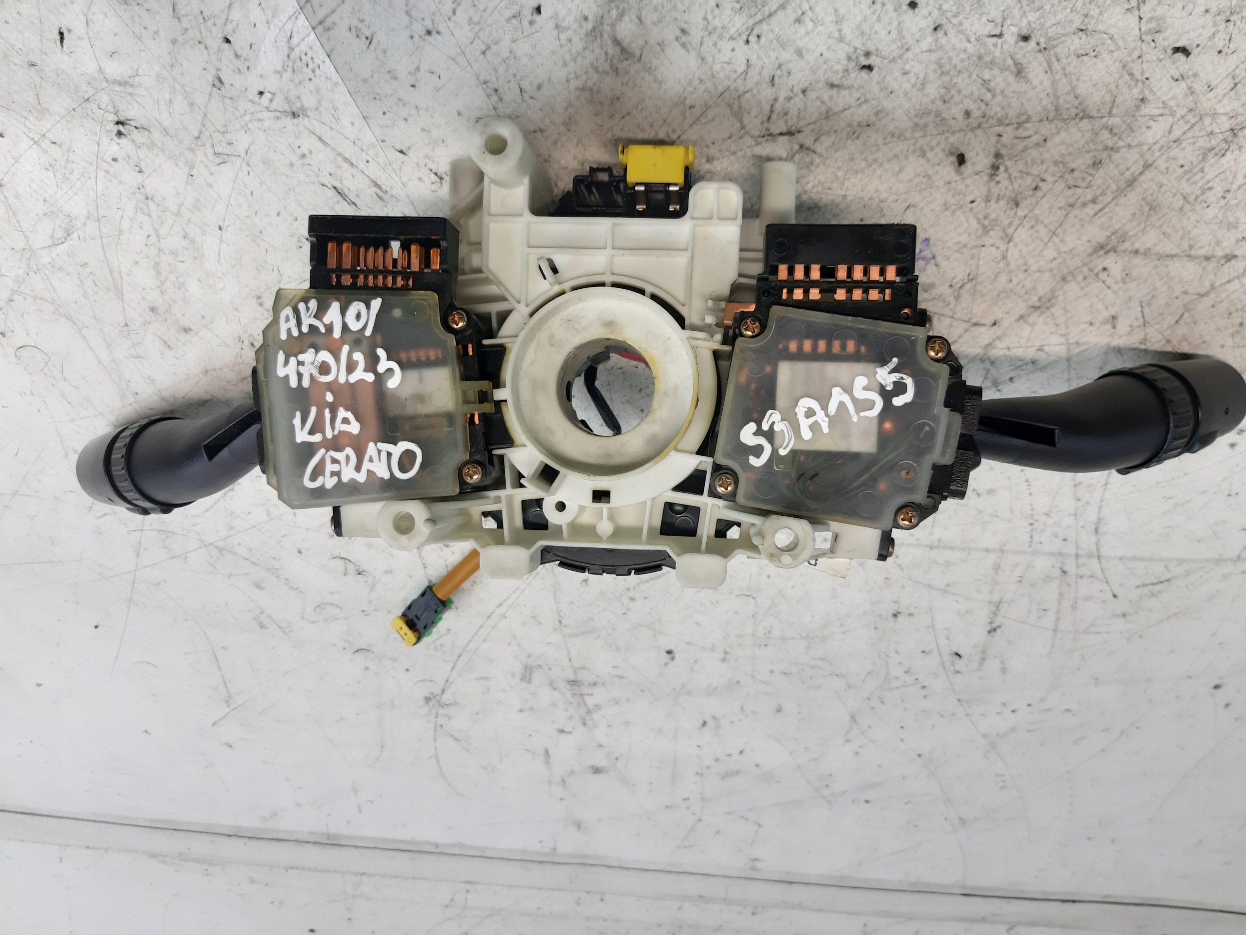 KIA CERATO and steering wheel levers and controls D050 ring airbag EU