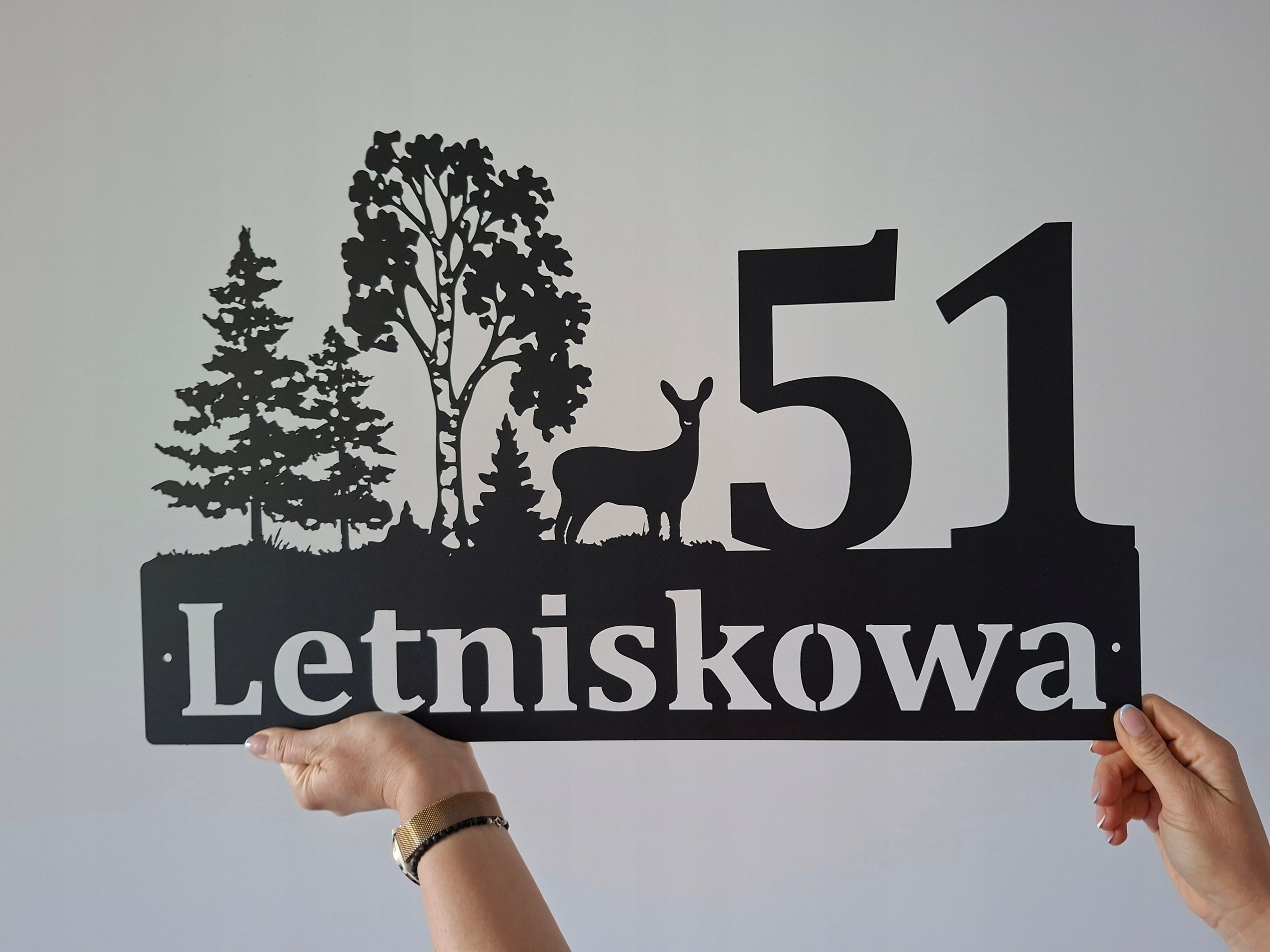 Adresová Tabuľka kov Veľké číslo domu ulica Les stromy srnka borovica 70 cm