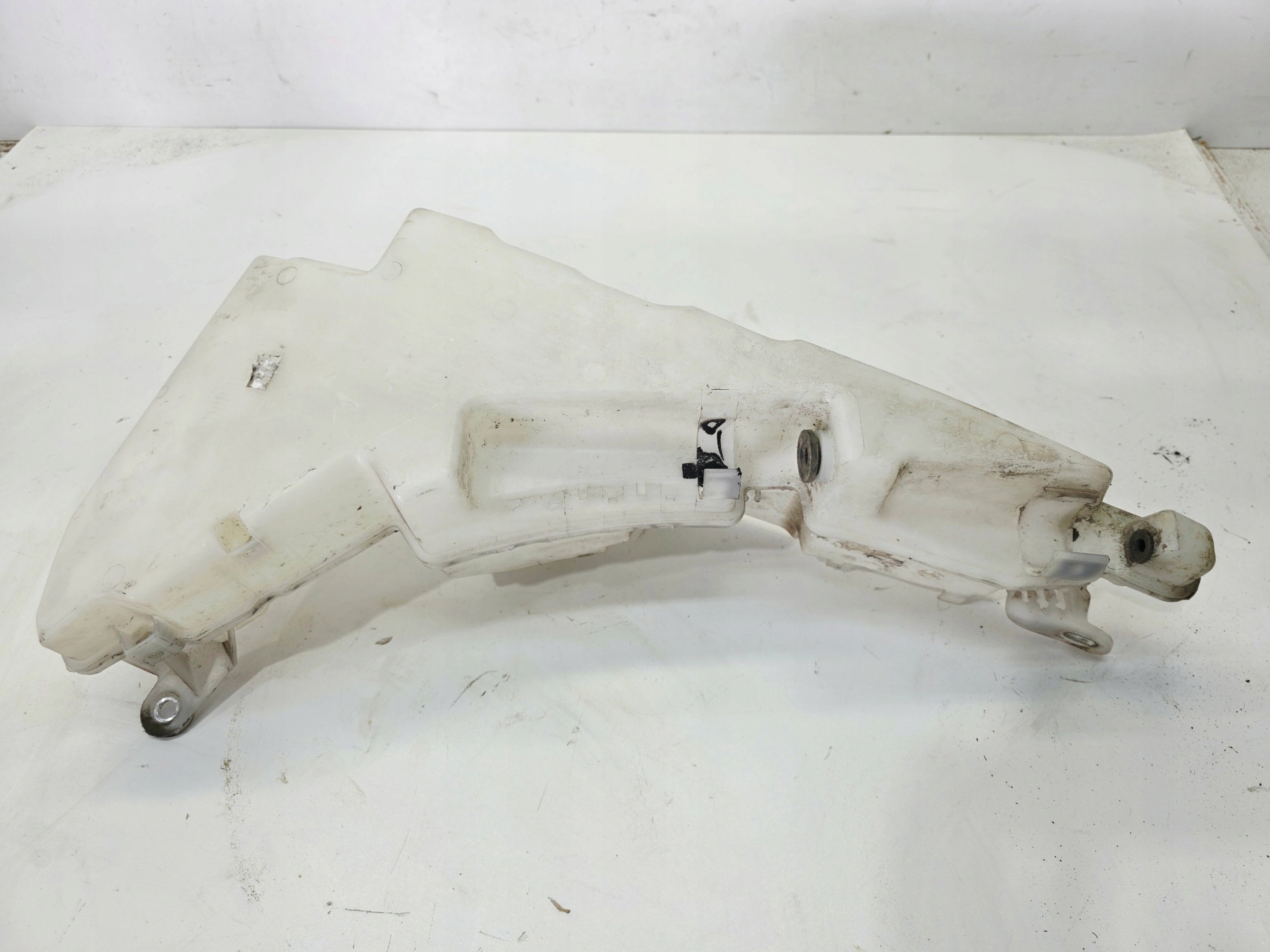 spremnik gasa DO mlaznice ispod XENON AUDI A6 C6 4F0955453R
