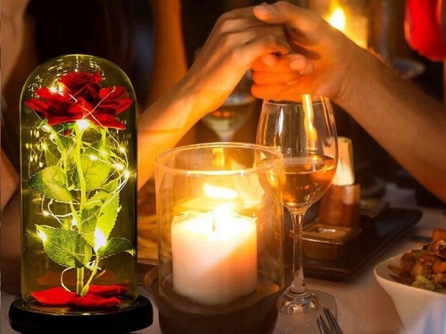 WIECZNA RÓŻA W SZKLE PREZENT CUDNA ŚWIECĄCA PREZENT NA RÓŻNE OKAZJE Marka Malatec