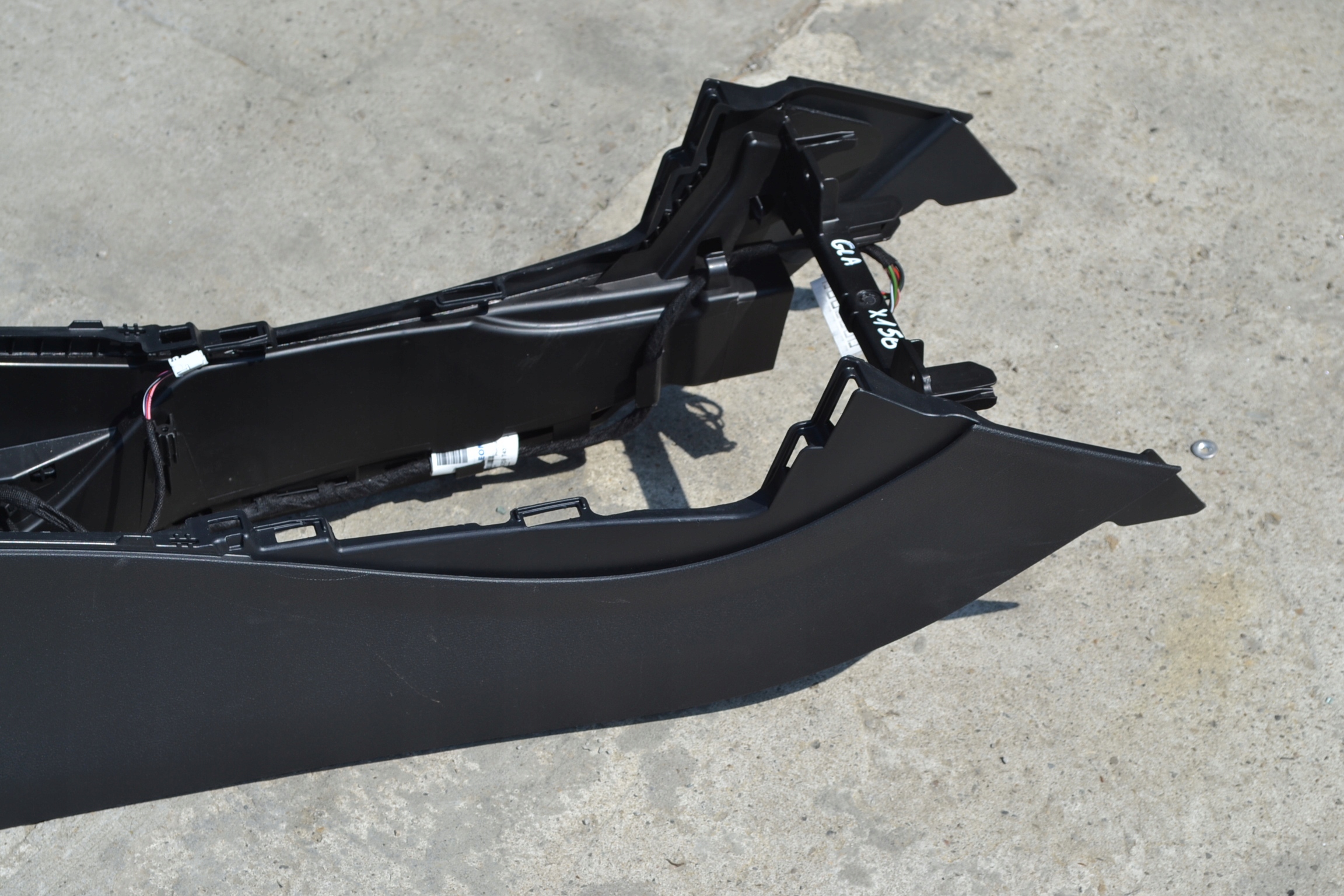tunnel central armrest Mercedes A1766804101