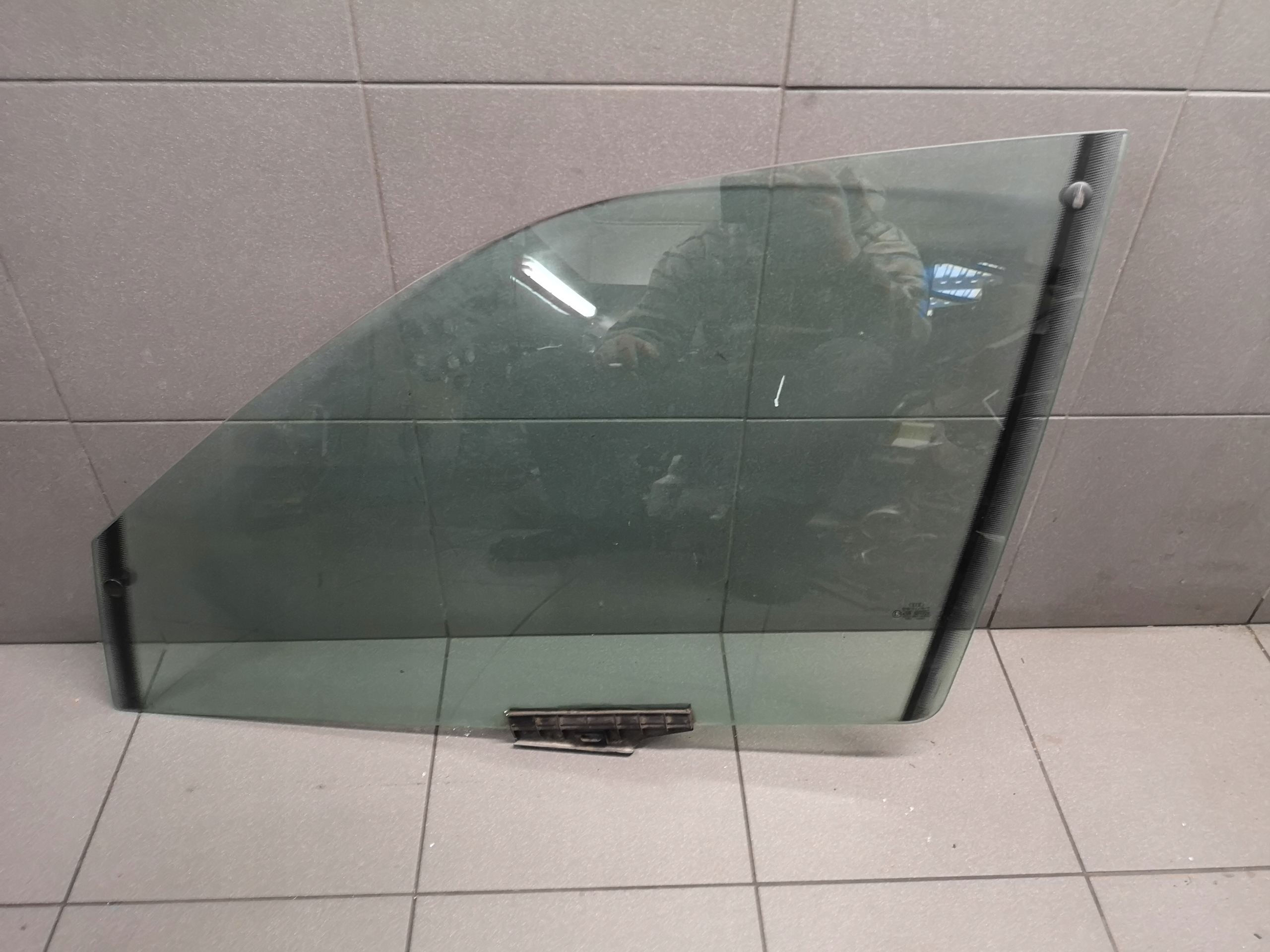 СТЕКЛО ДВЕРИ ЛЕВЫЙ ПЕРЕД AUDI A8 D2 ESG