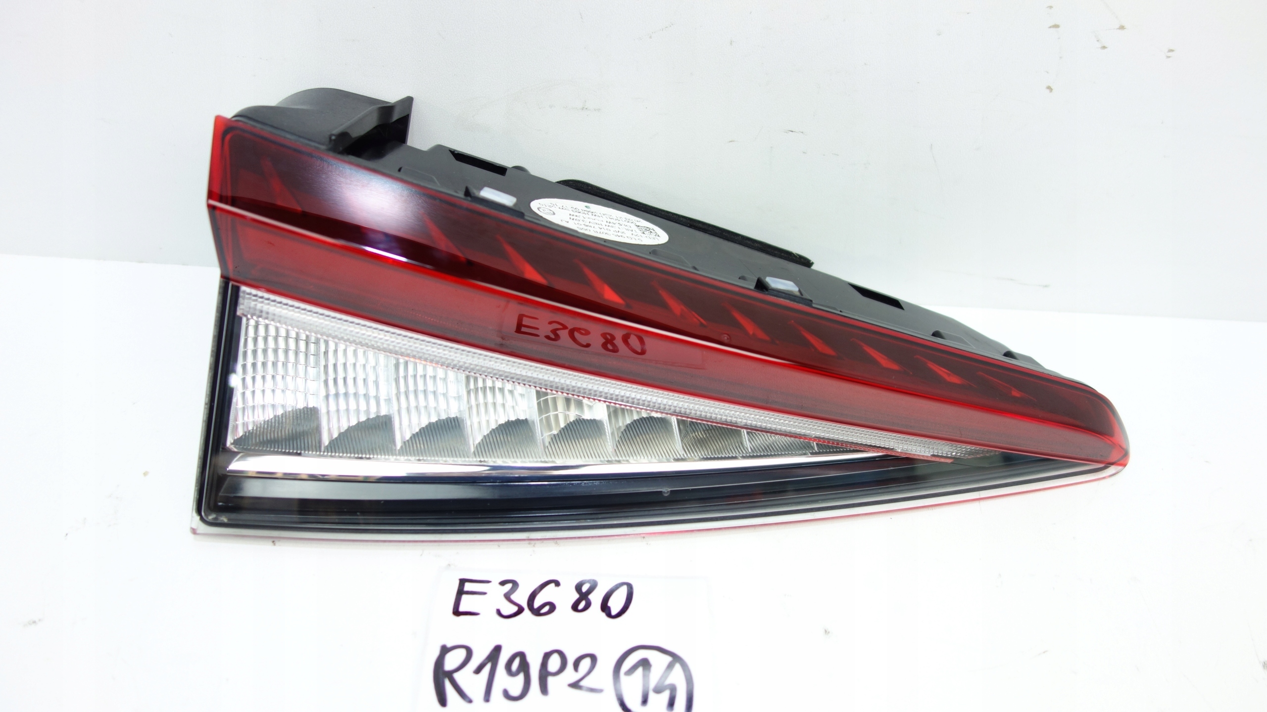 SKODA ENYAQ IV фонарь крышки багажника левый задний led 5LG945307B