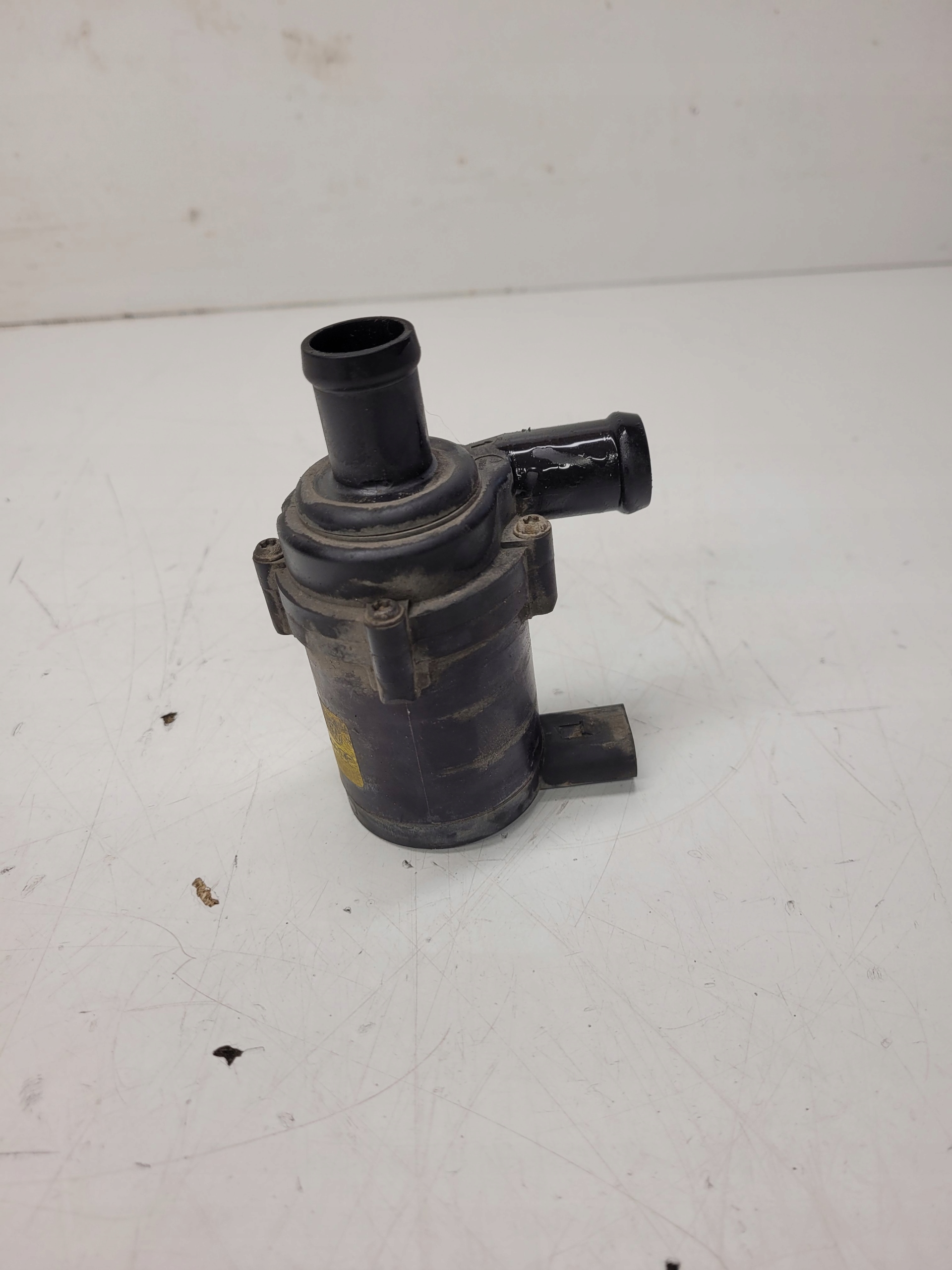 supplementary water pump AUDI Q7 3.0 TDI 7L0965561L