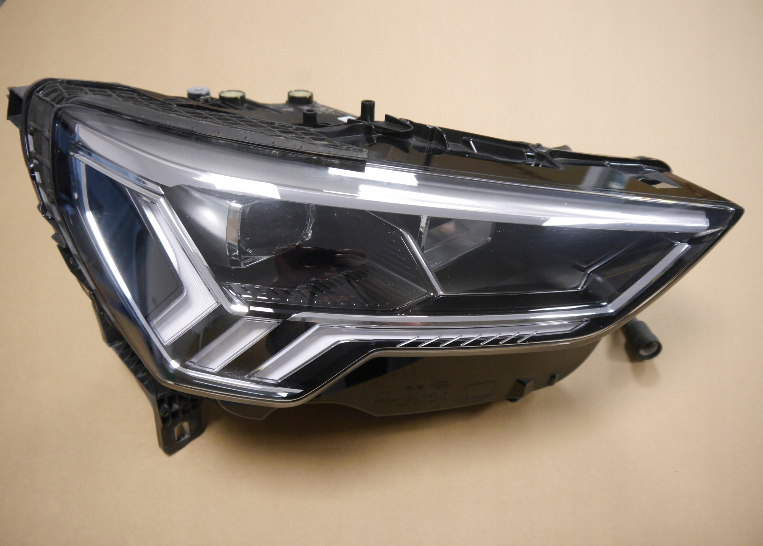 AUDI Q3 83A LAMPA FULL LED 83A941034