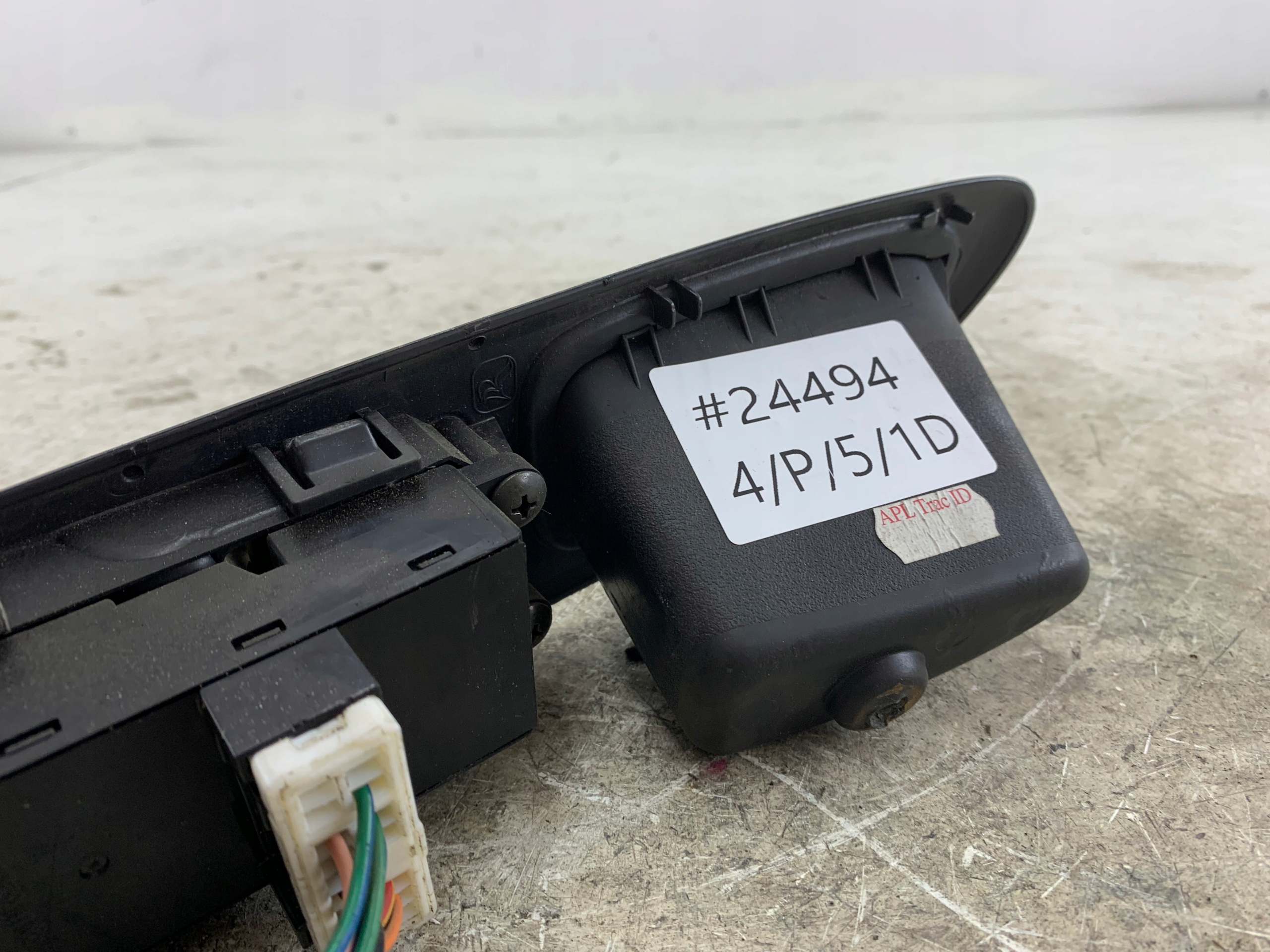 NISSAN PRIMERA P12 PANEL okna levý předek 25401AV640