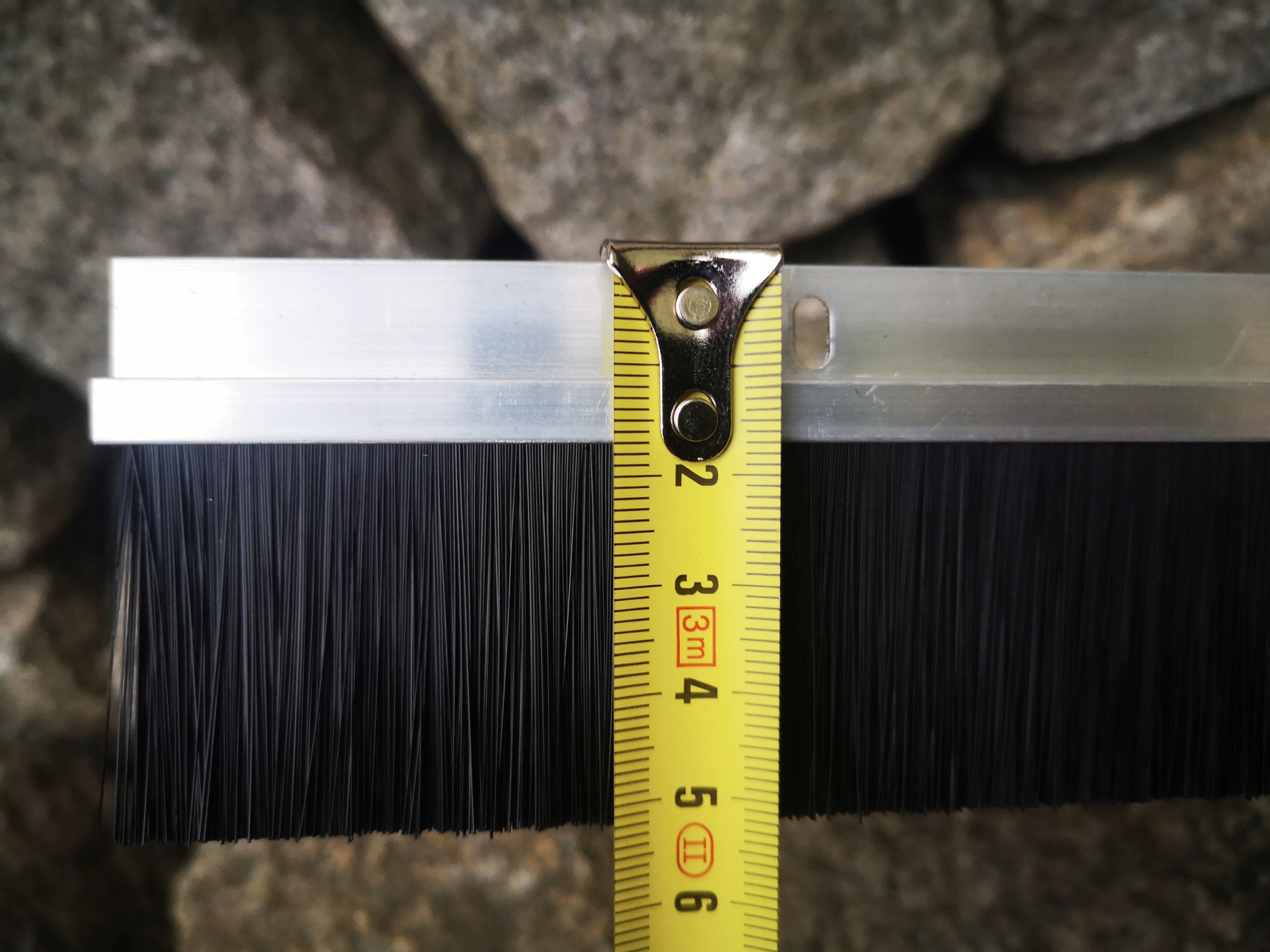 USZCZELKA SZCZOTKOWA GARAŻOWA 100CM WŁOSIE 34MM Marka inna