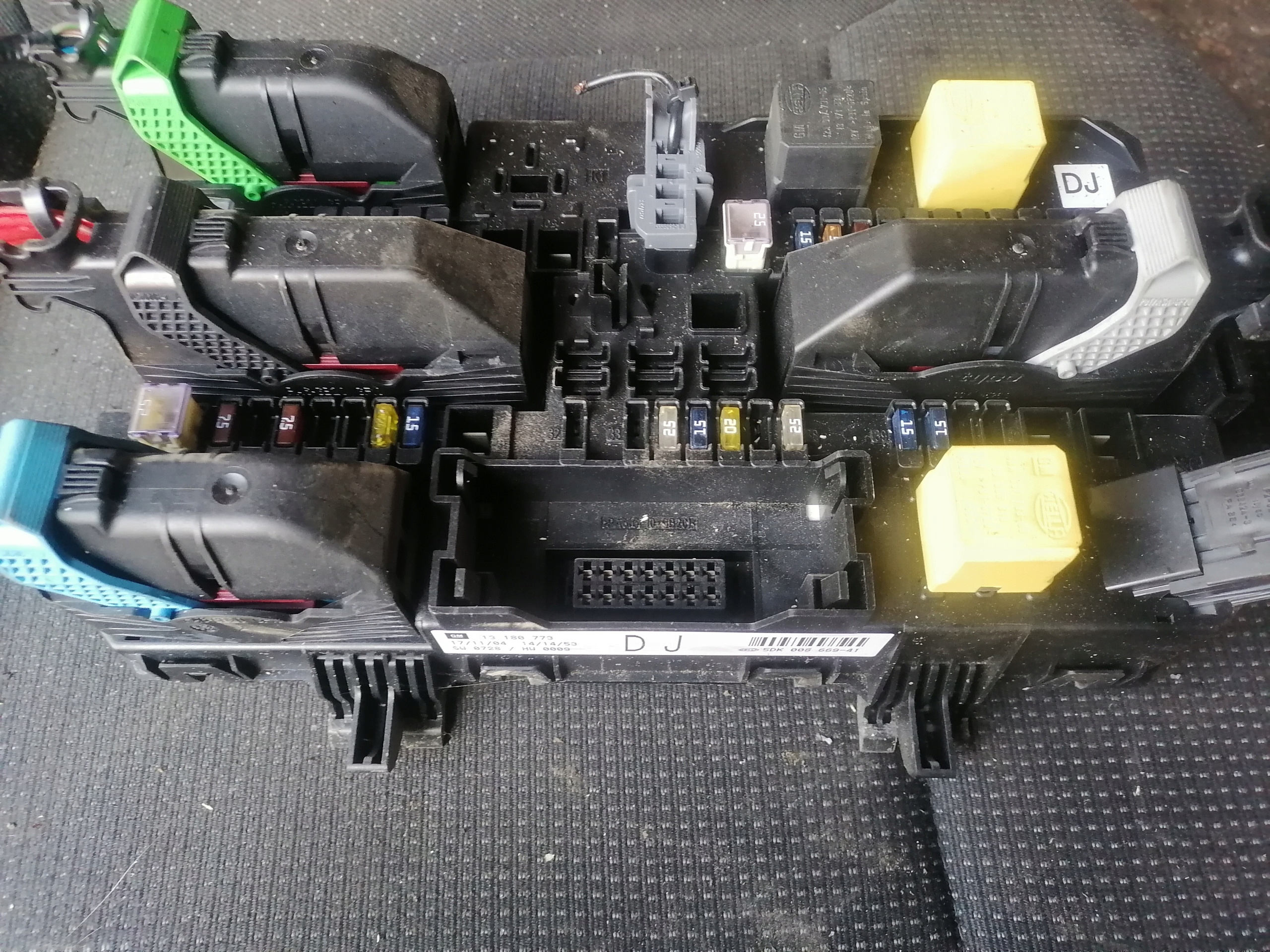 OPEL ASTRA III OE 13180773 Module fusibles