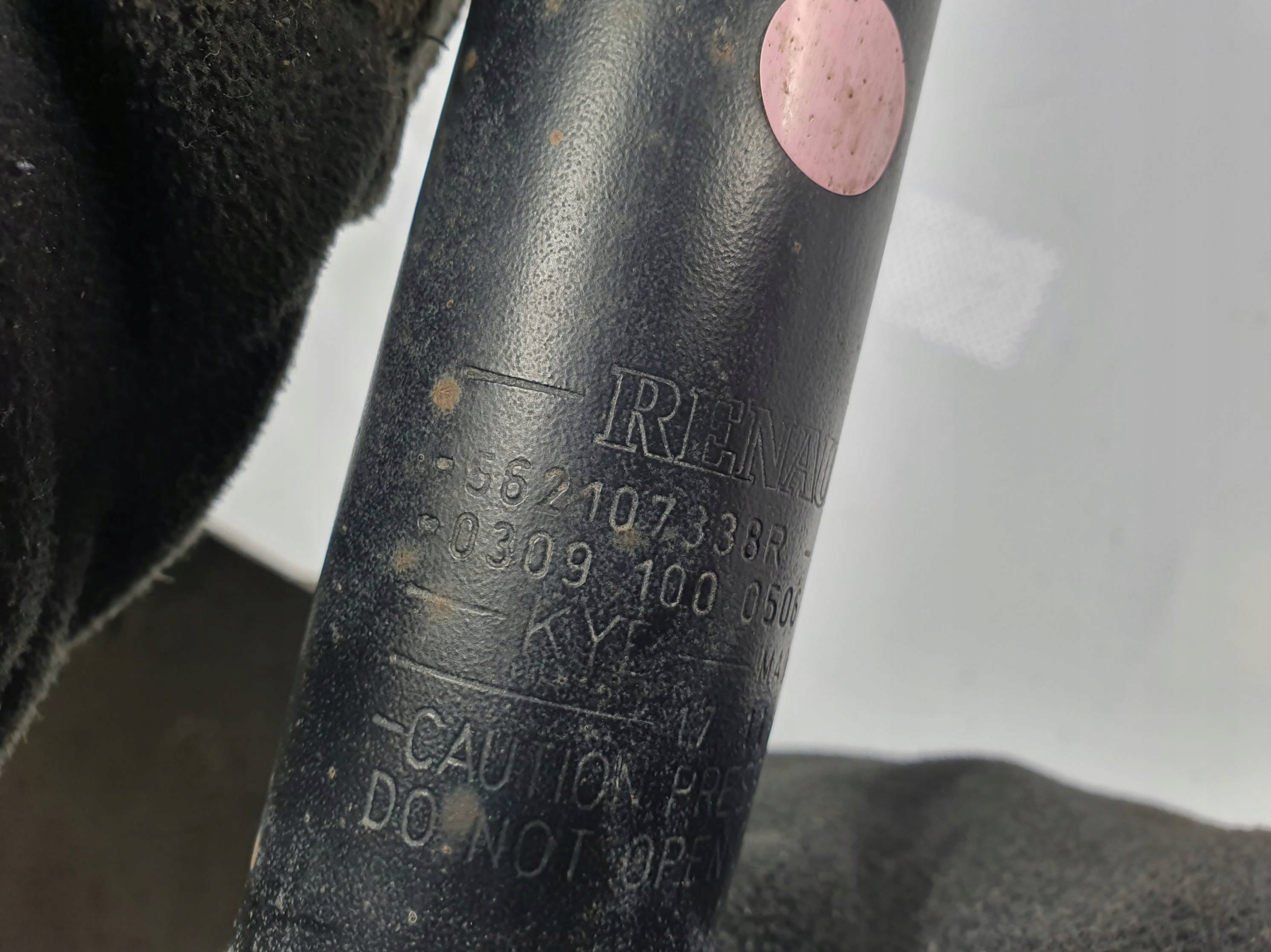 shock absorber right rear part 562107338R RENAULT CAPTUR and