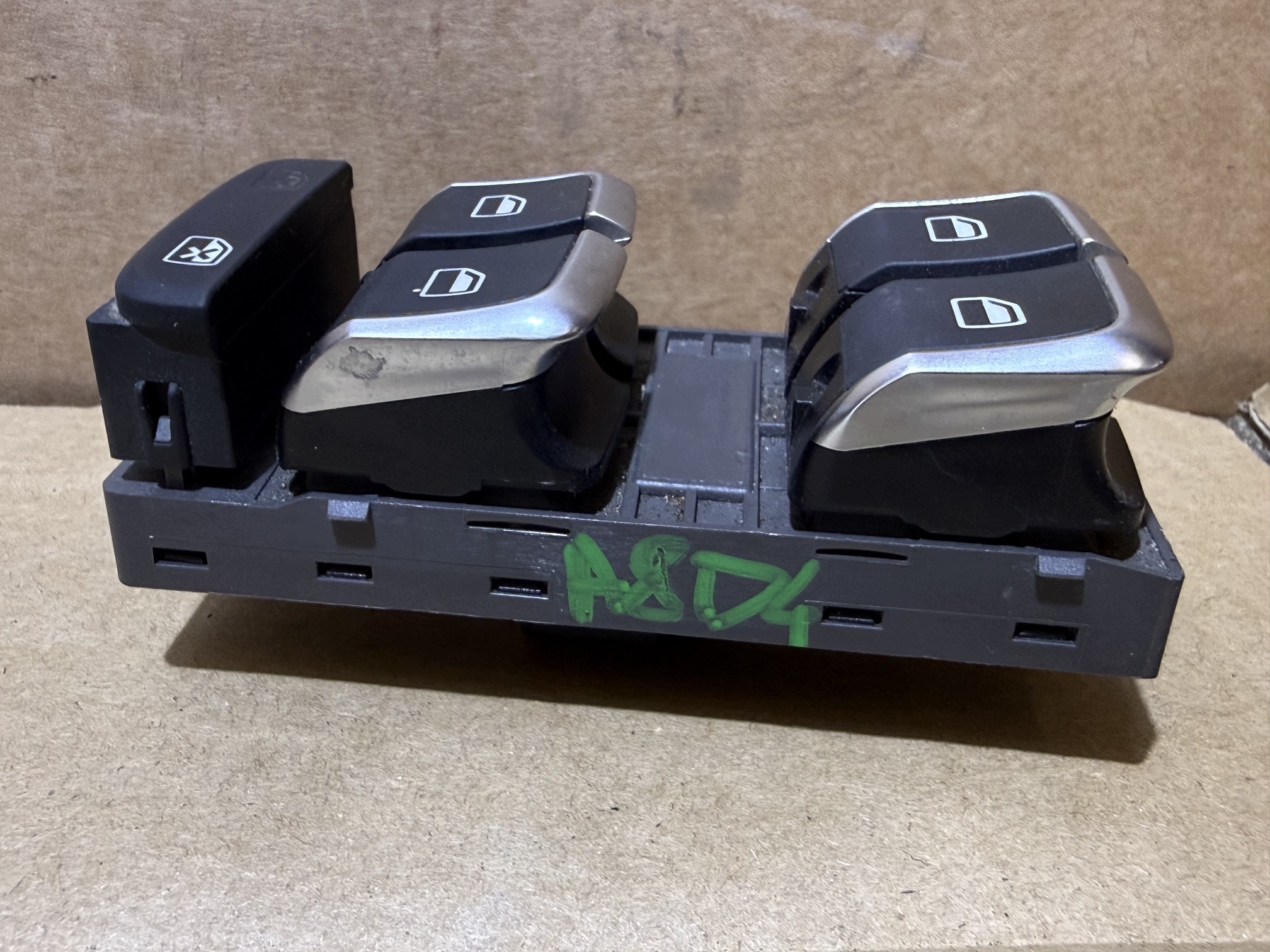 AUDI A8 D4 ovladac PANEL okna řidičů levý předek 4H0959851D