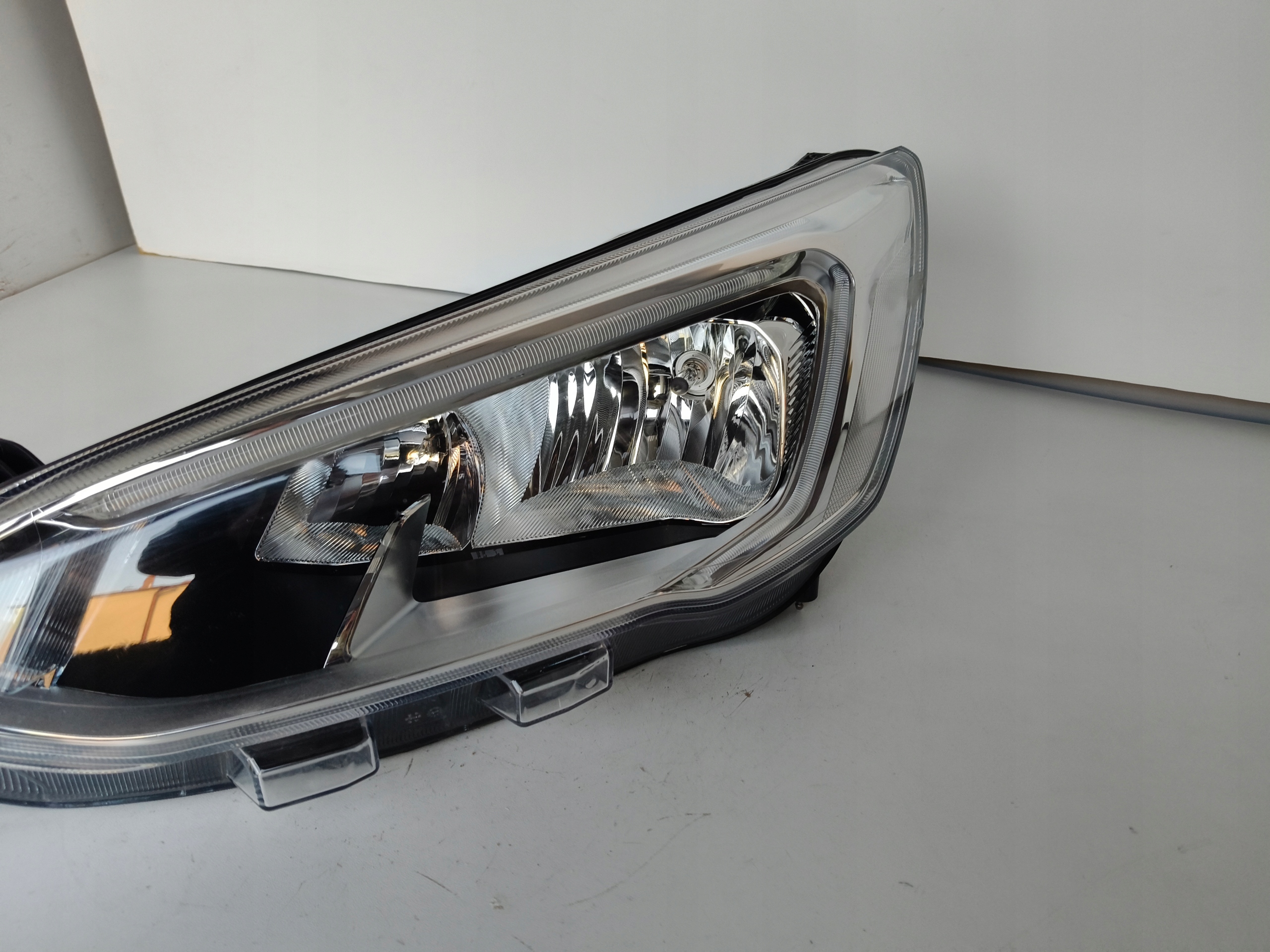 light left REFLEKTOR FORD FOCUS MK4 18- LED