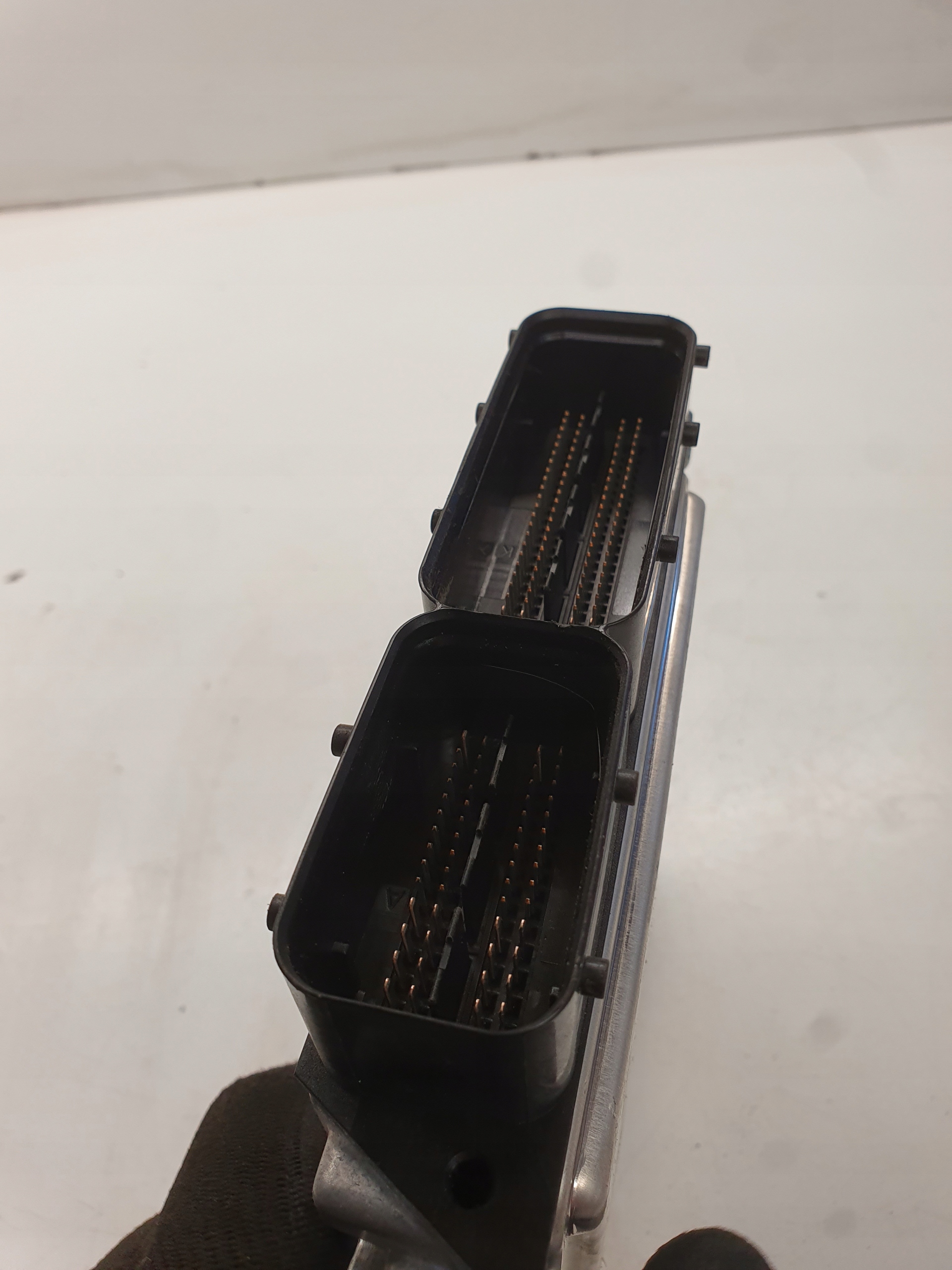 computer control unit of the engine AUDI A6 2.7 4F7910401