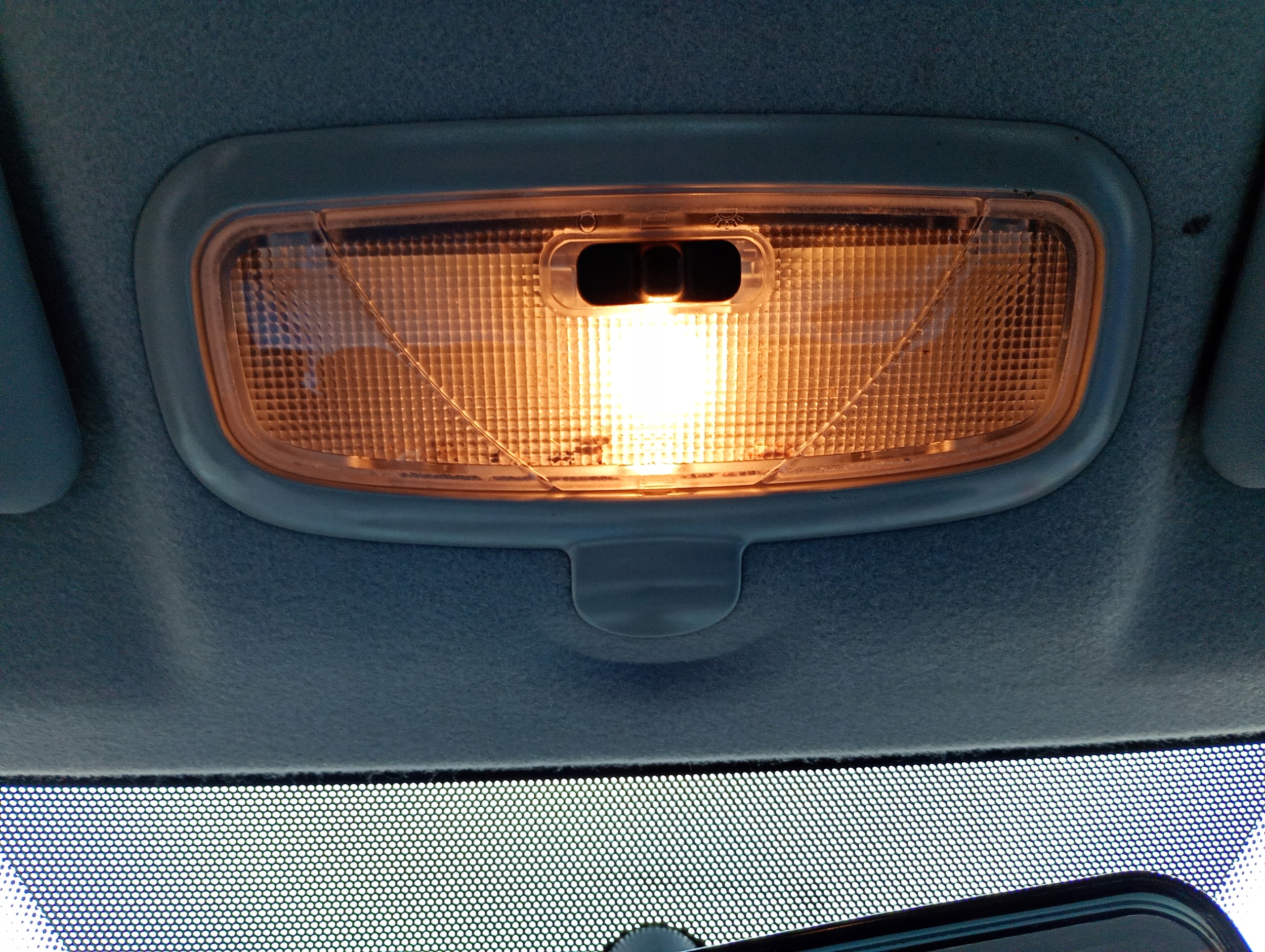 Mazda 2 II 03-07 OSWIETLENIE cabs light inner SUFITOWA