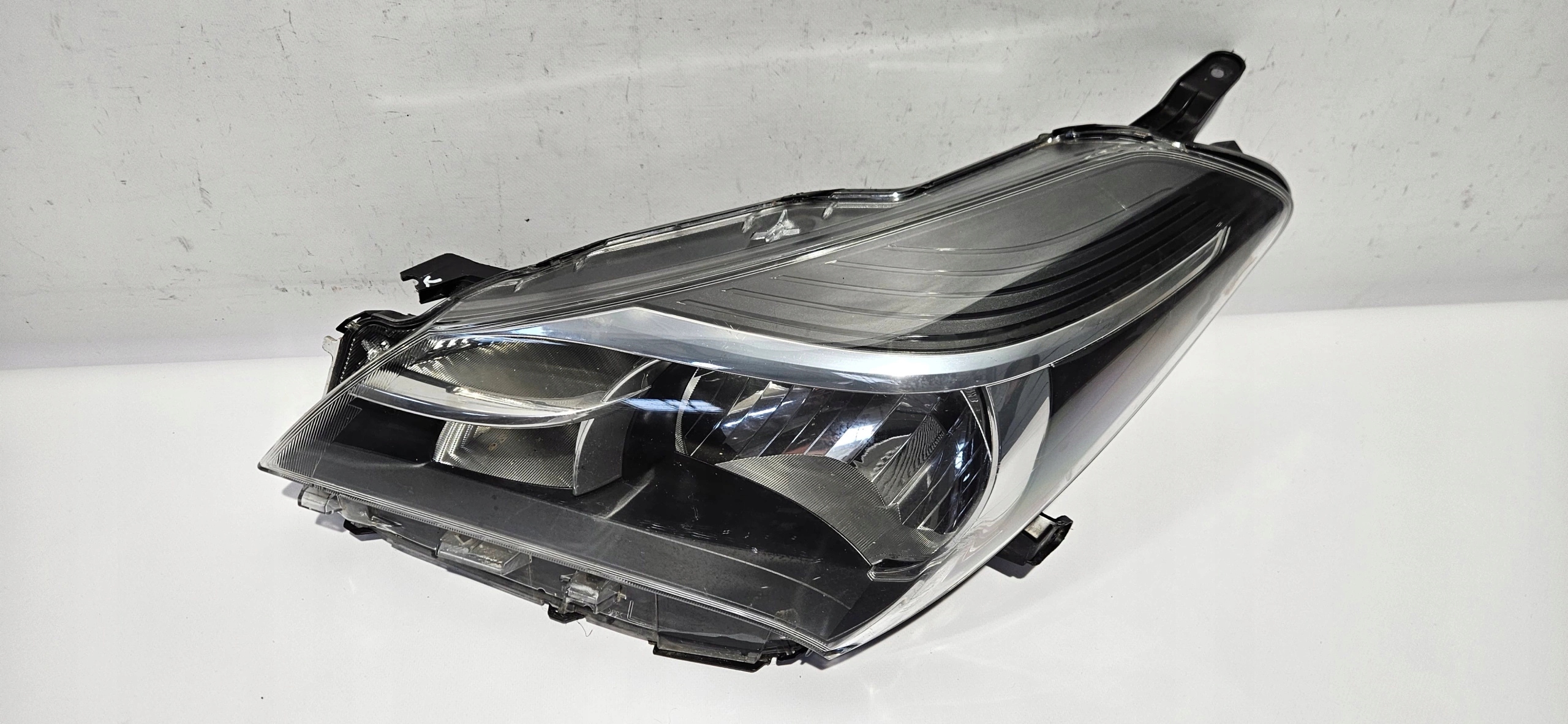 light left front TOYOTA YARIS III 11-20 original