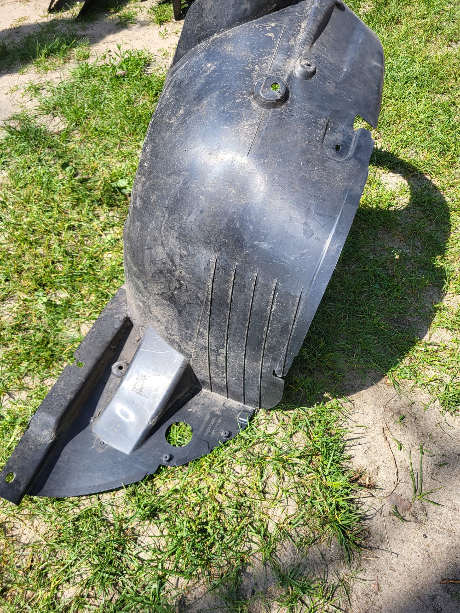 mudguard left front CITROEN C4 CACTUS PRZEDLIFT 9801609880