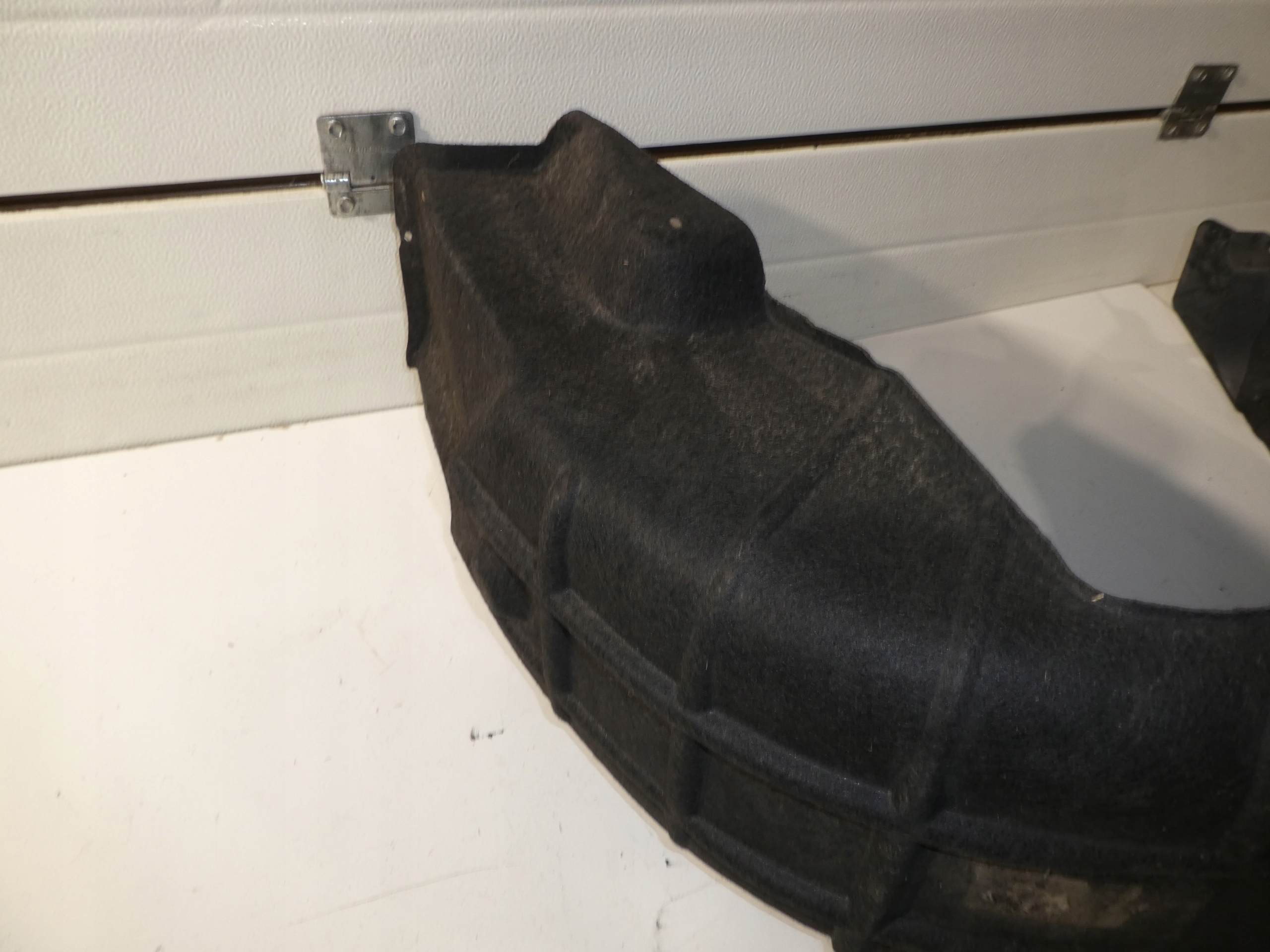 SKODA SUPERB 3V mudguard rear. right 3V5810970