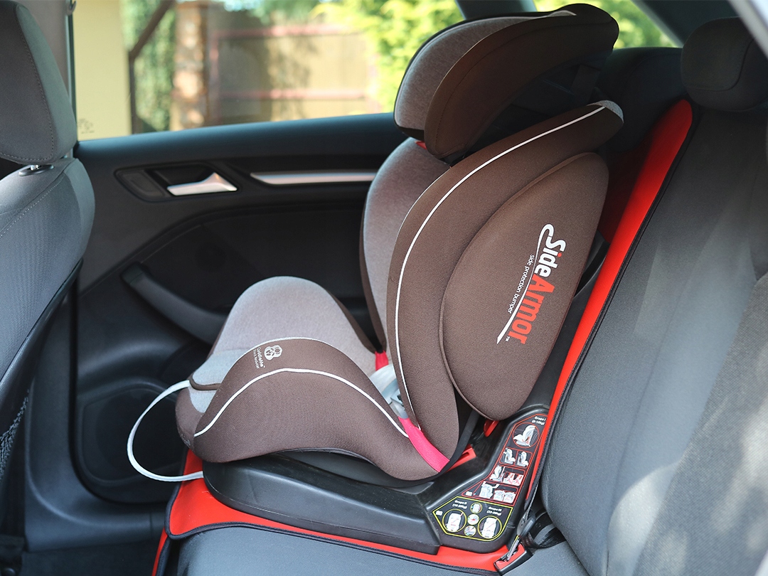 MATA OCHRONNA POD FOTELIK OSŁONA SKÓRZANA - CZARNA Kolor czerń