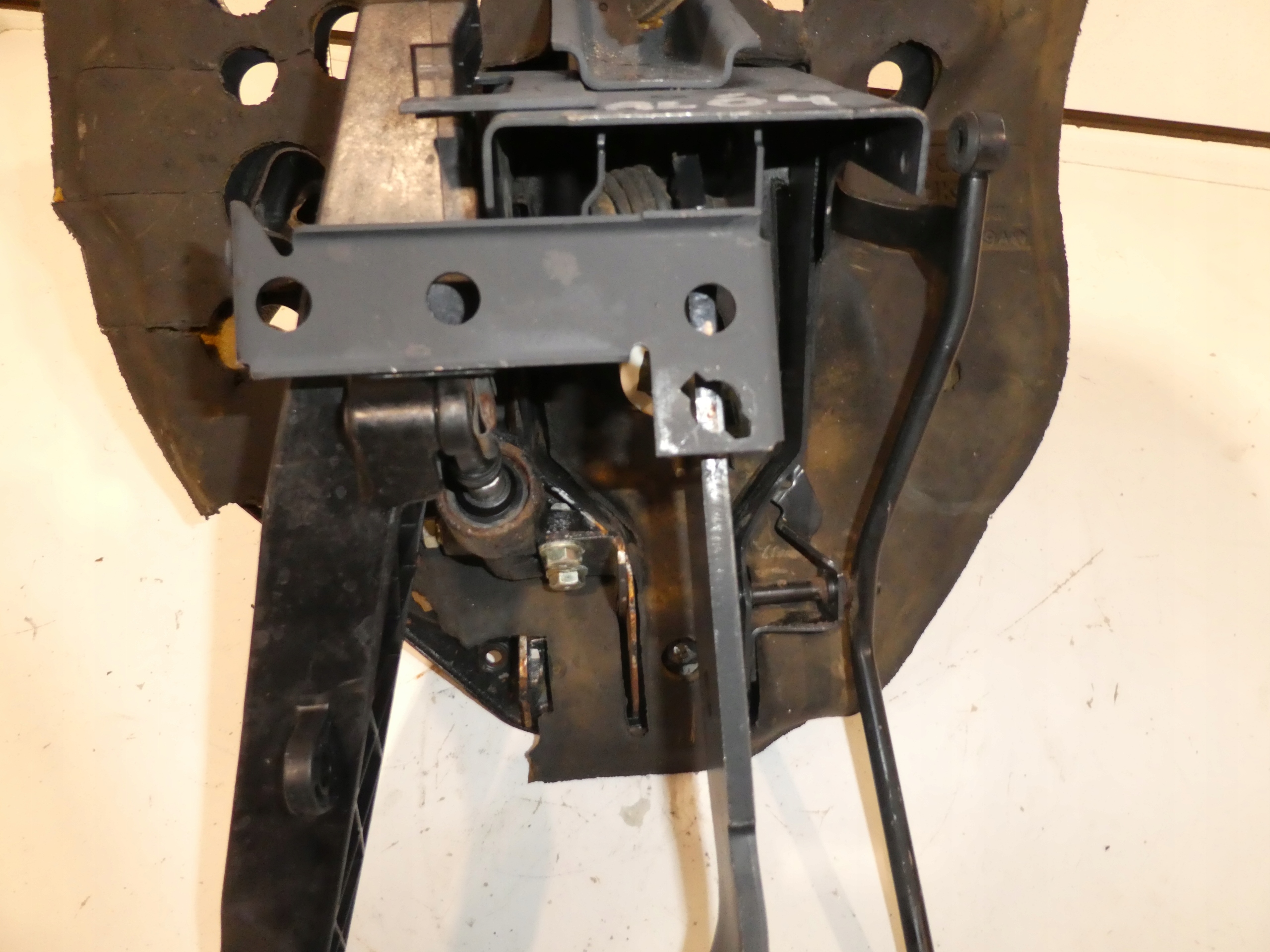 SERVO PUMPA KOČNICE PEDALE VW T4 701612101