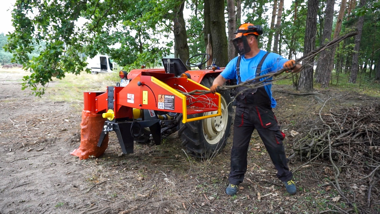 Rębak WALCOWY R80 4N z kołem pasowo- zamachowym fi300! Marka maszyny Inna