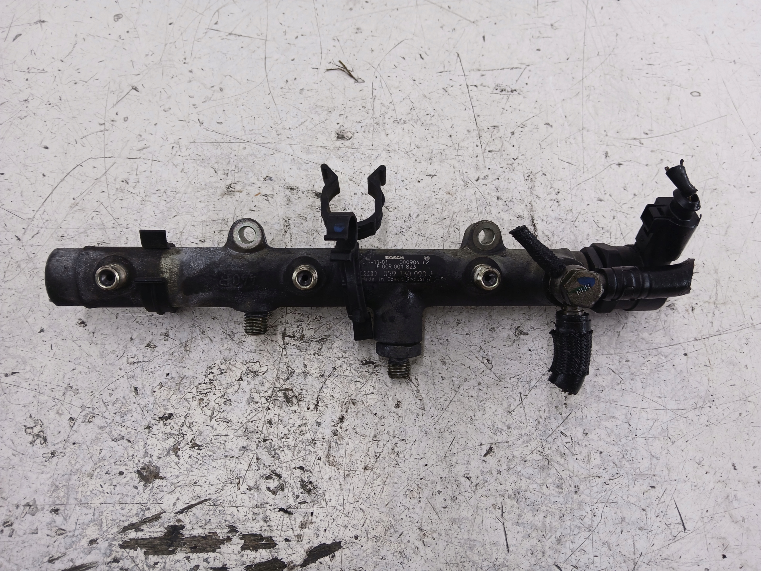 AUDI A4 B7 A6 C6 Q7 4L 3.0 TDI injection ramp 059130090J