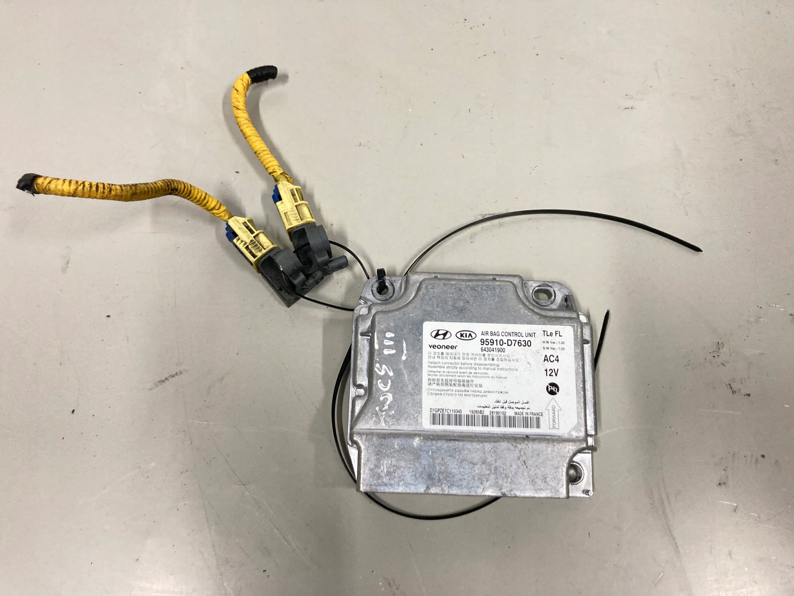 Tucson III 15 sensor moduł airbag poduszek D7630