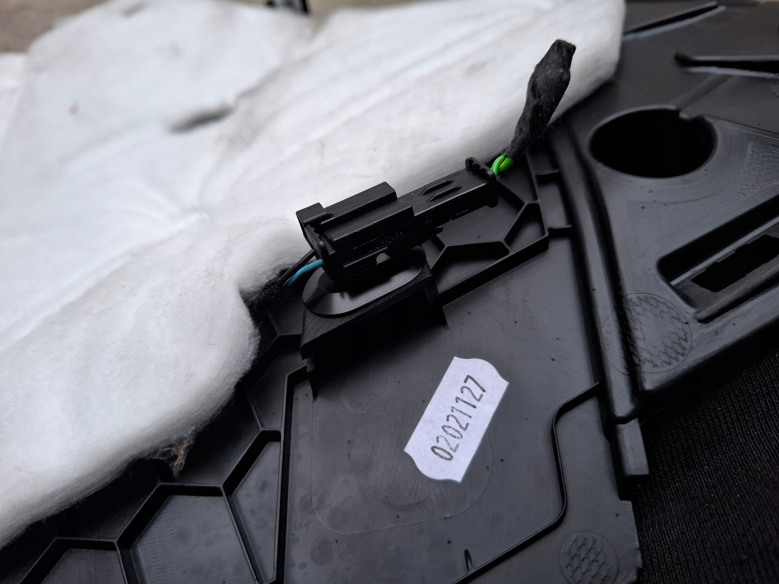 Peugeot 3008 II left cover 9814382977