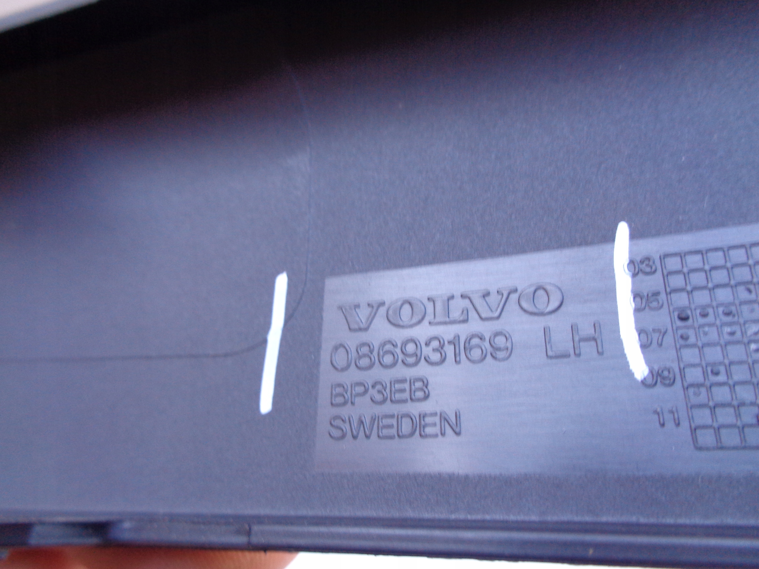 new moulding of a bumper left front VOLVO V70 03