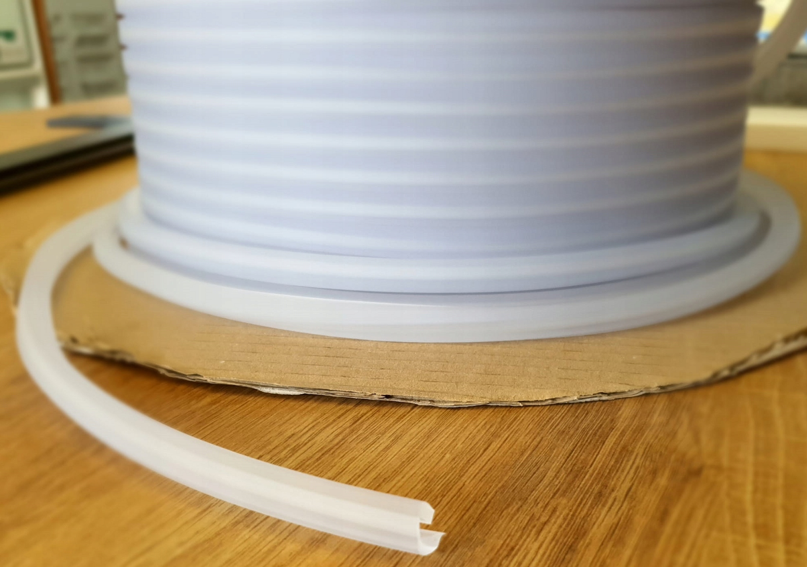 4 MM Tesnenie Pre Zrkadlo Dverí, Priemer 100 M, Rolka