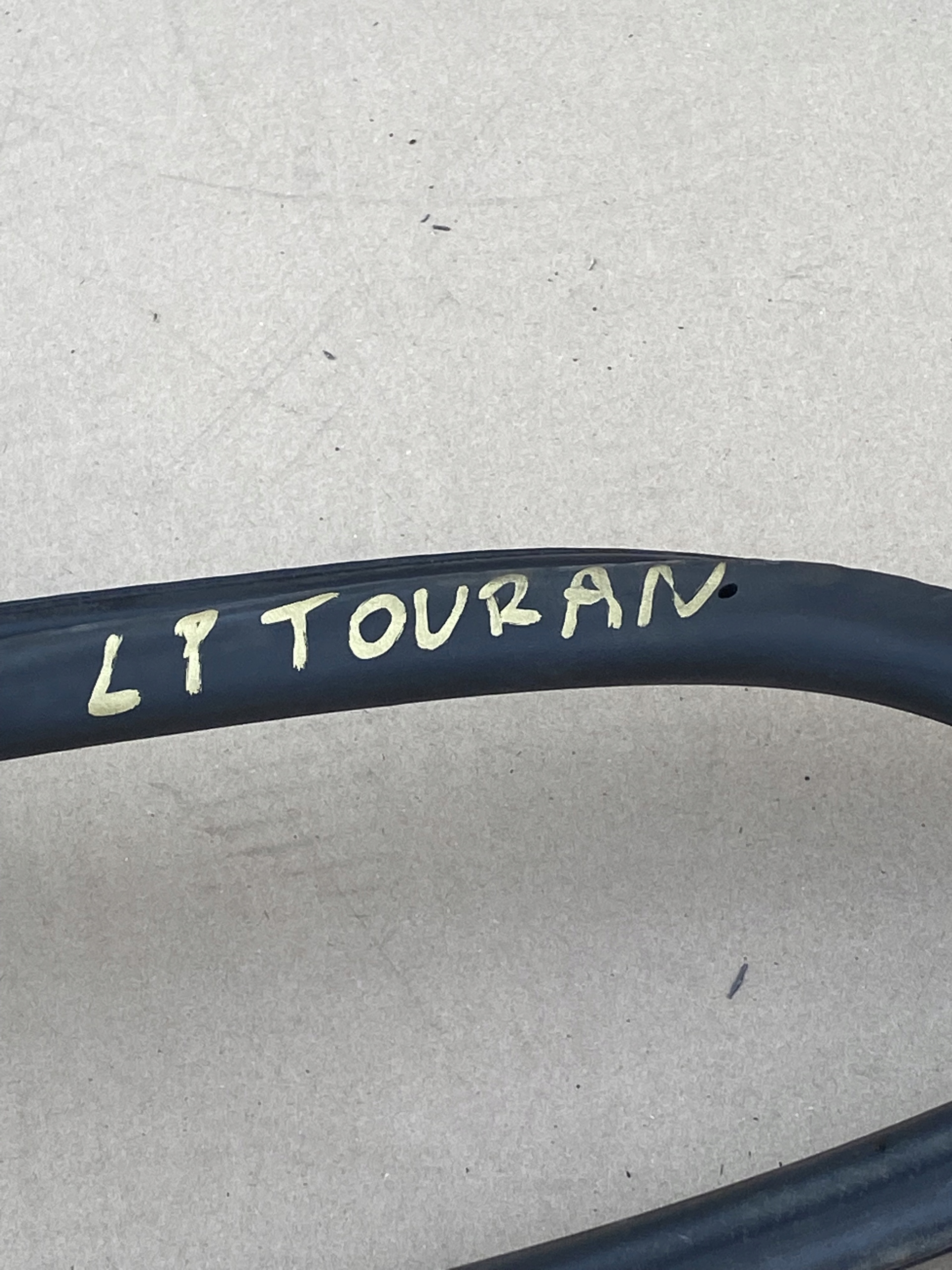 gasket door left front VOLKSWAGEN TOURAN 1