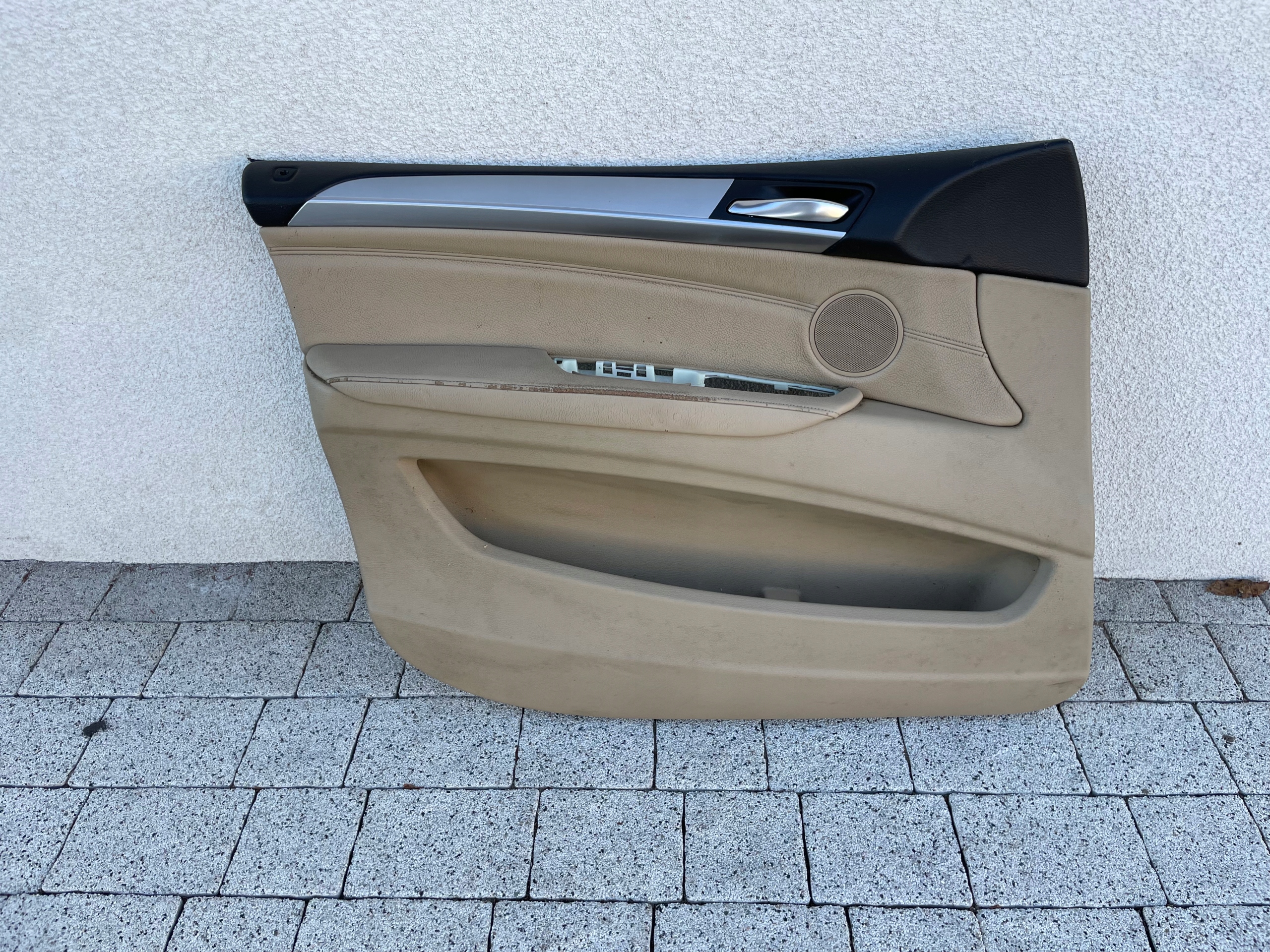 BOCZEK DRZWI LEWY PRZÓD TAPICERKA BMW E70 X5