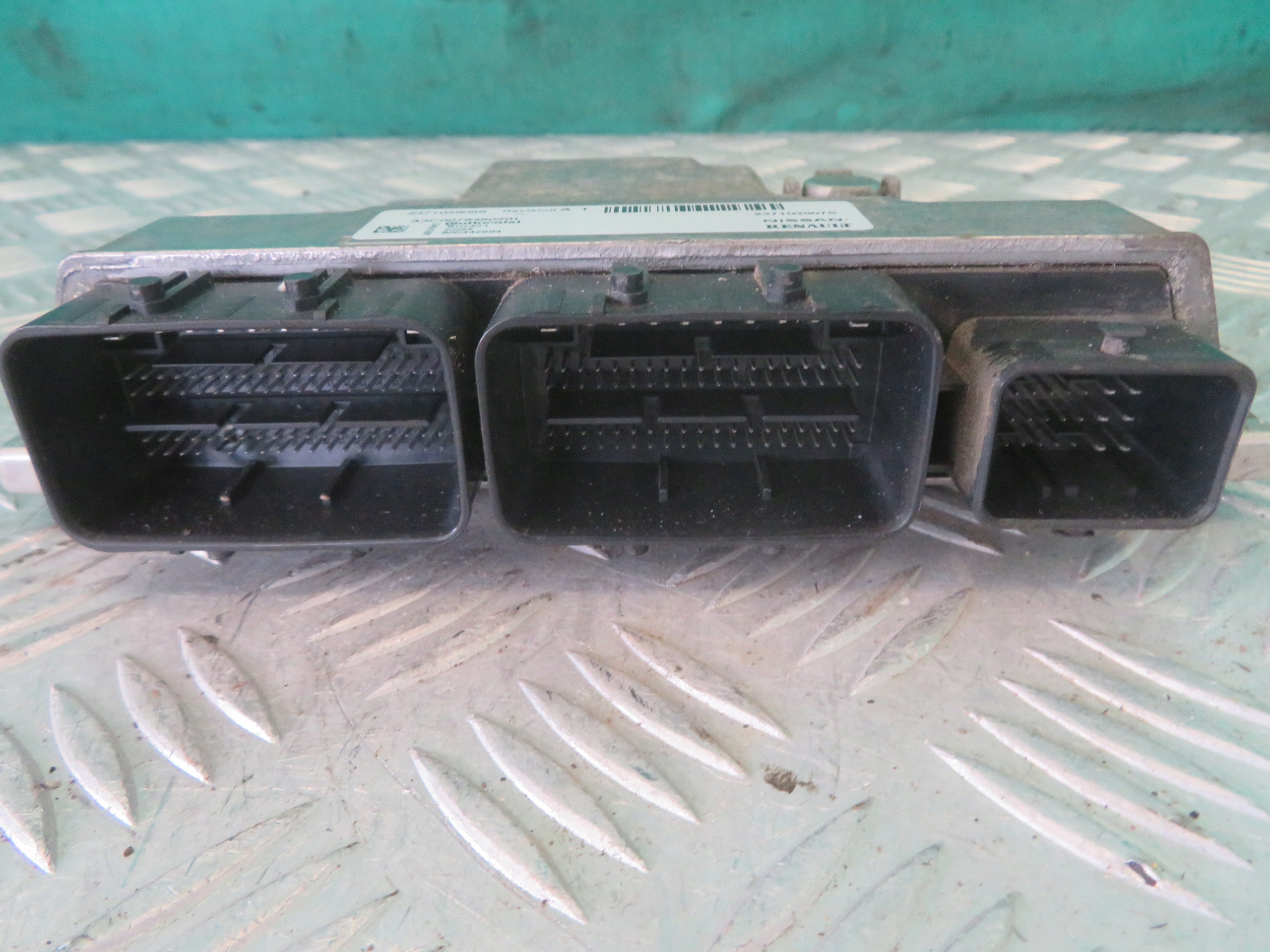 computer control unit of the engine RENAULT MASTER OPEL MOVANO 2.3 22R 237103907S