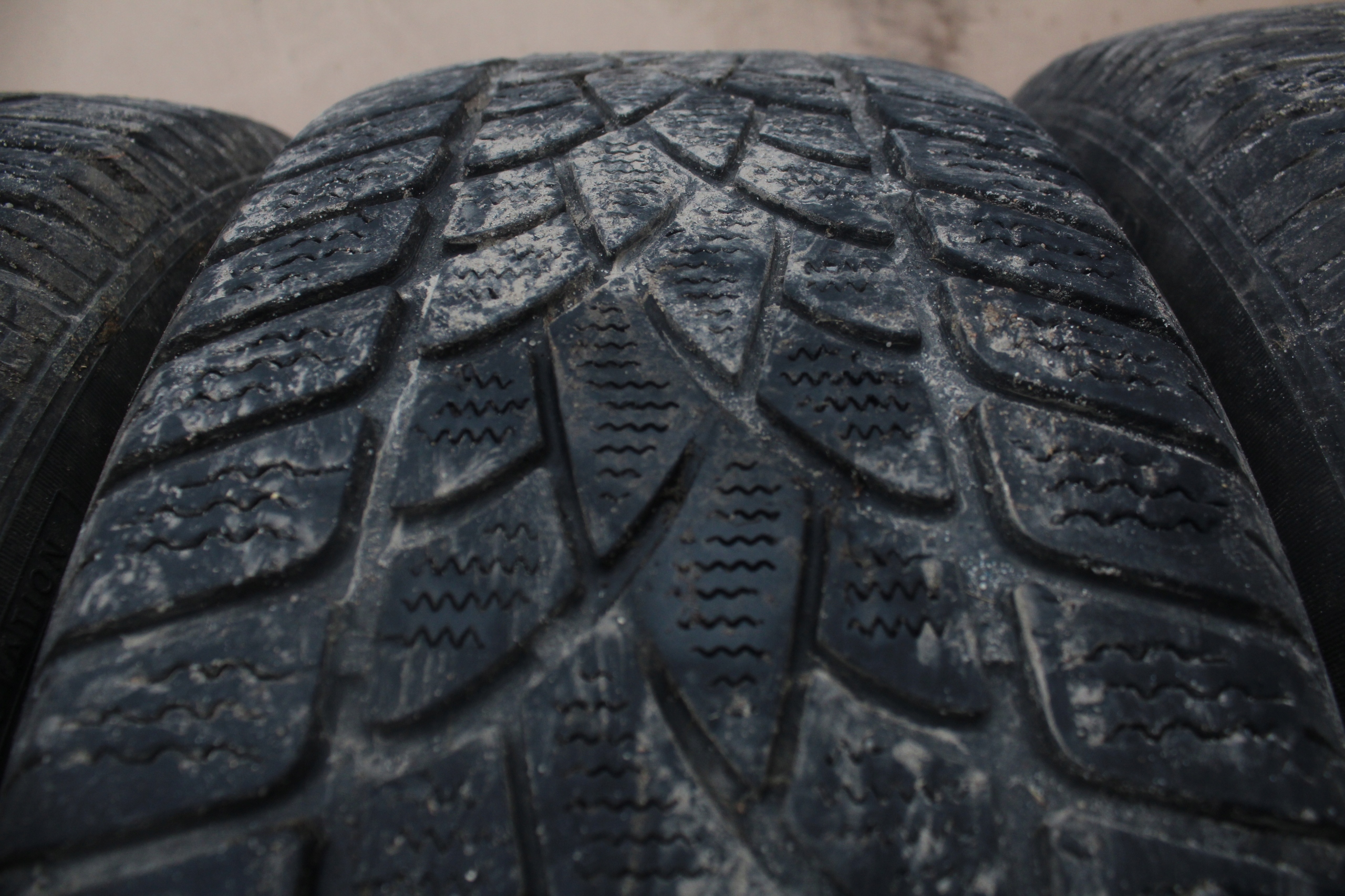 DUNLOP SP WINTER SPORT 3D 235/60/17 OPONY WIELOSEZONOWE Szerokość opony 235 mm