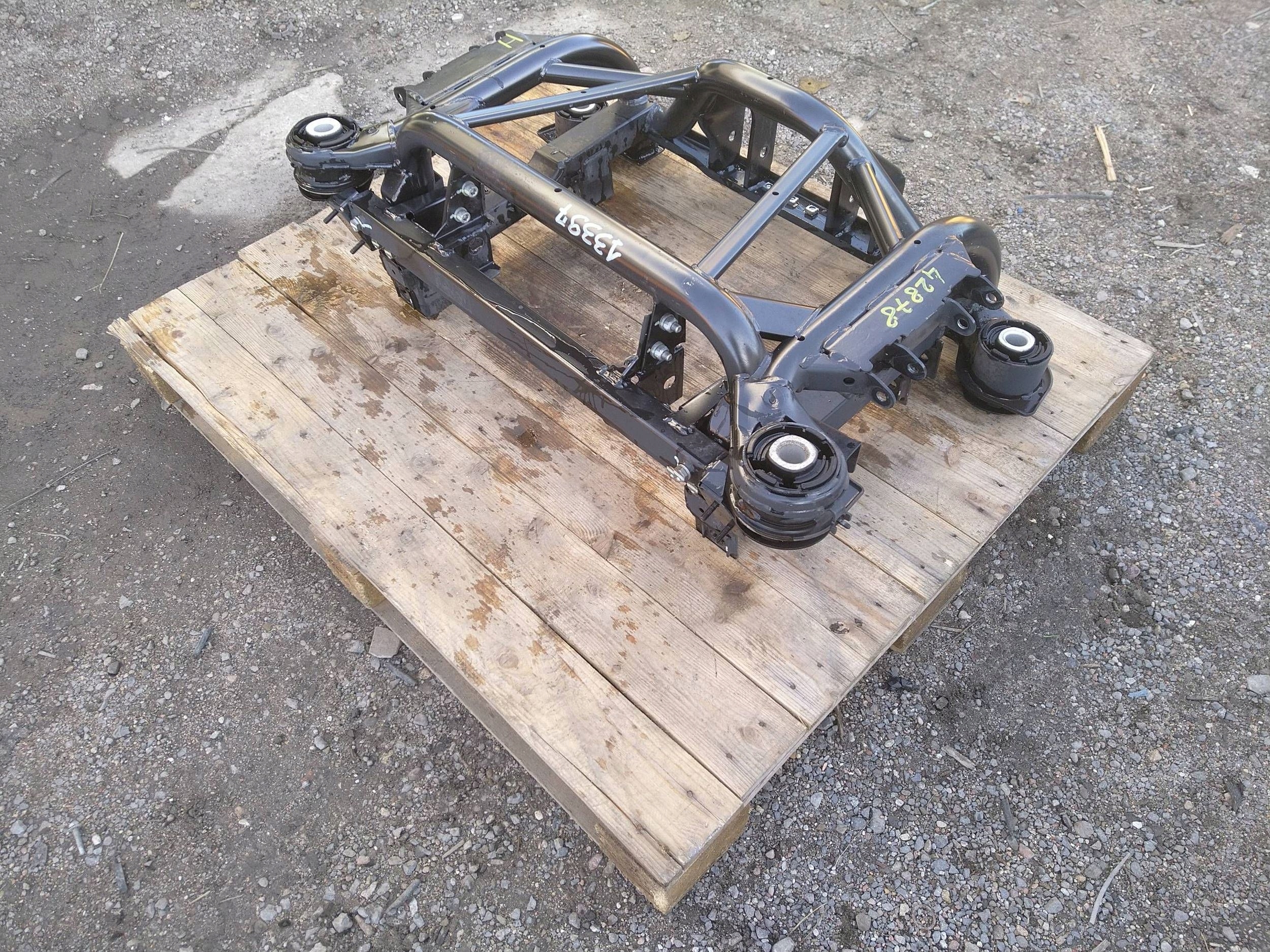 axle beam subframe sider rear part rear. Maserati GranTurismo 2008