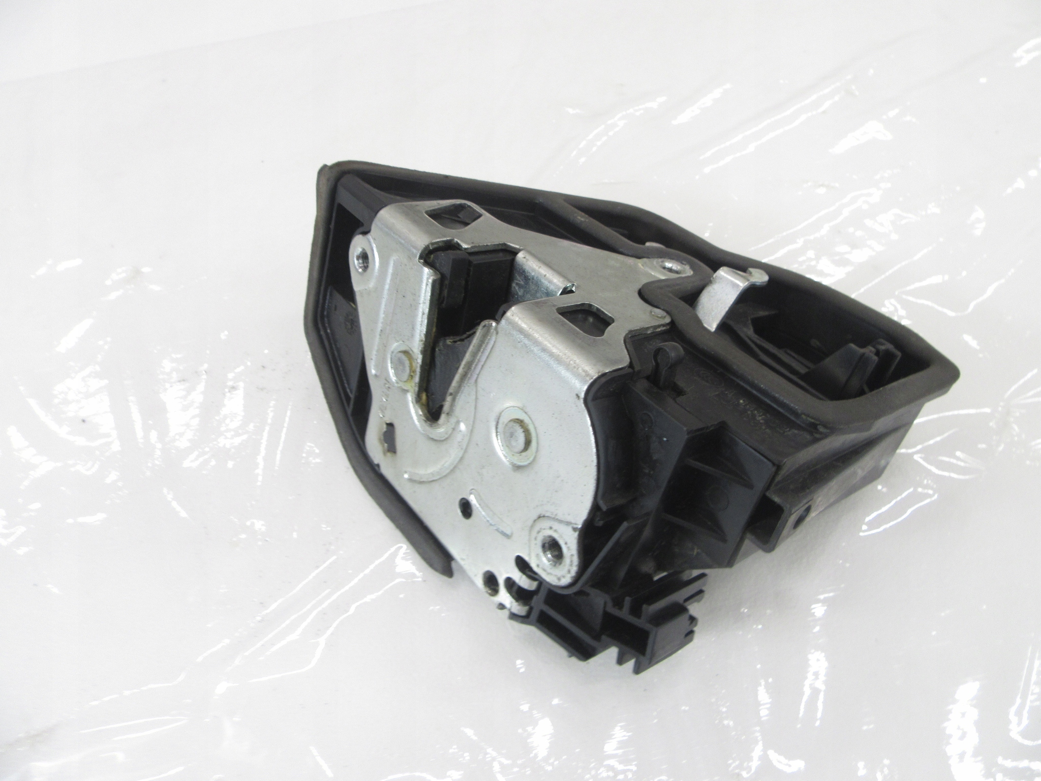 lock left rear part BMW e60 e61 LCI e65 e70 e83 e87 e90 e91 F01 F10 F11 F25 F30