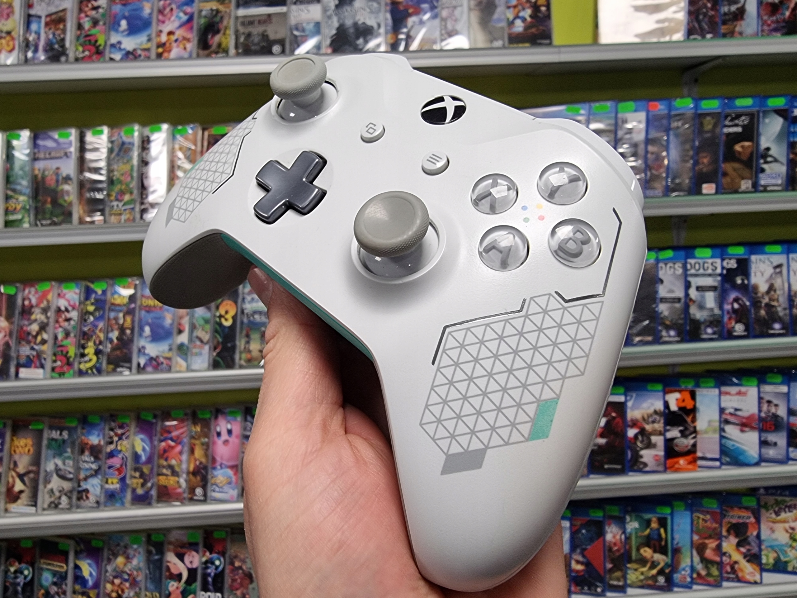 25. PAD KONTROLER XBOX ONE SERIES S X PC SPORT WHITE GUMOWANE GRIPY LIMITED Kod producenta WL3-00082
