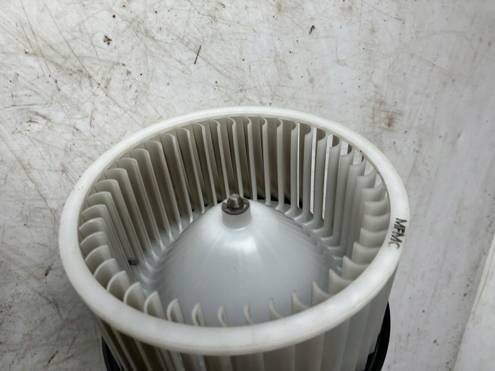 heating air conditioning devices TESLA MODEL S F00S3B2574
