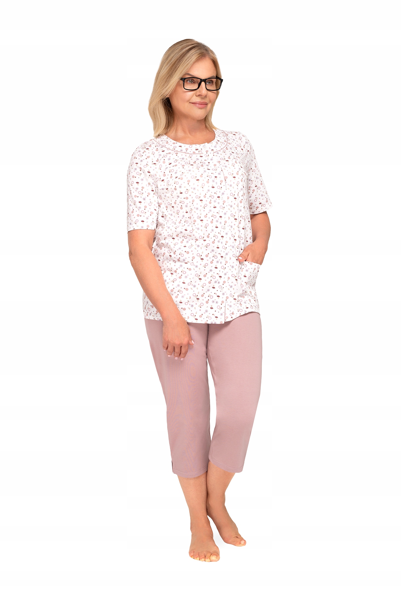 Dámské bavlněné pyžamo na knoflíky s květinovým vzorem, ideální pro seniorky