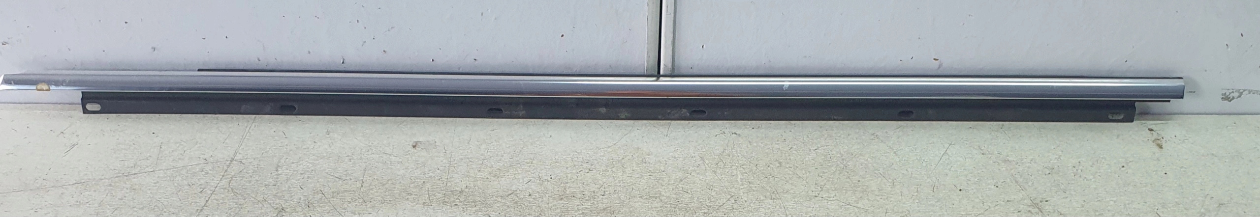 moulding dust door chrom left front VW Golf VI Golf 6