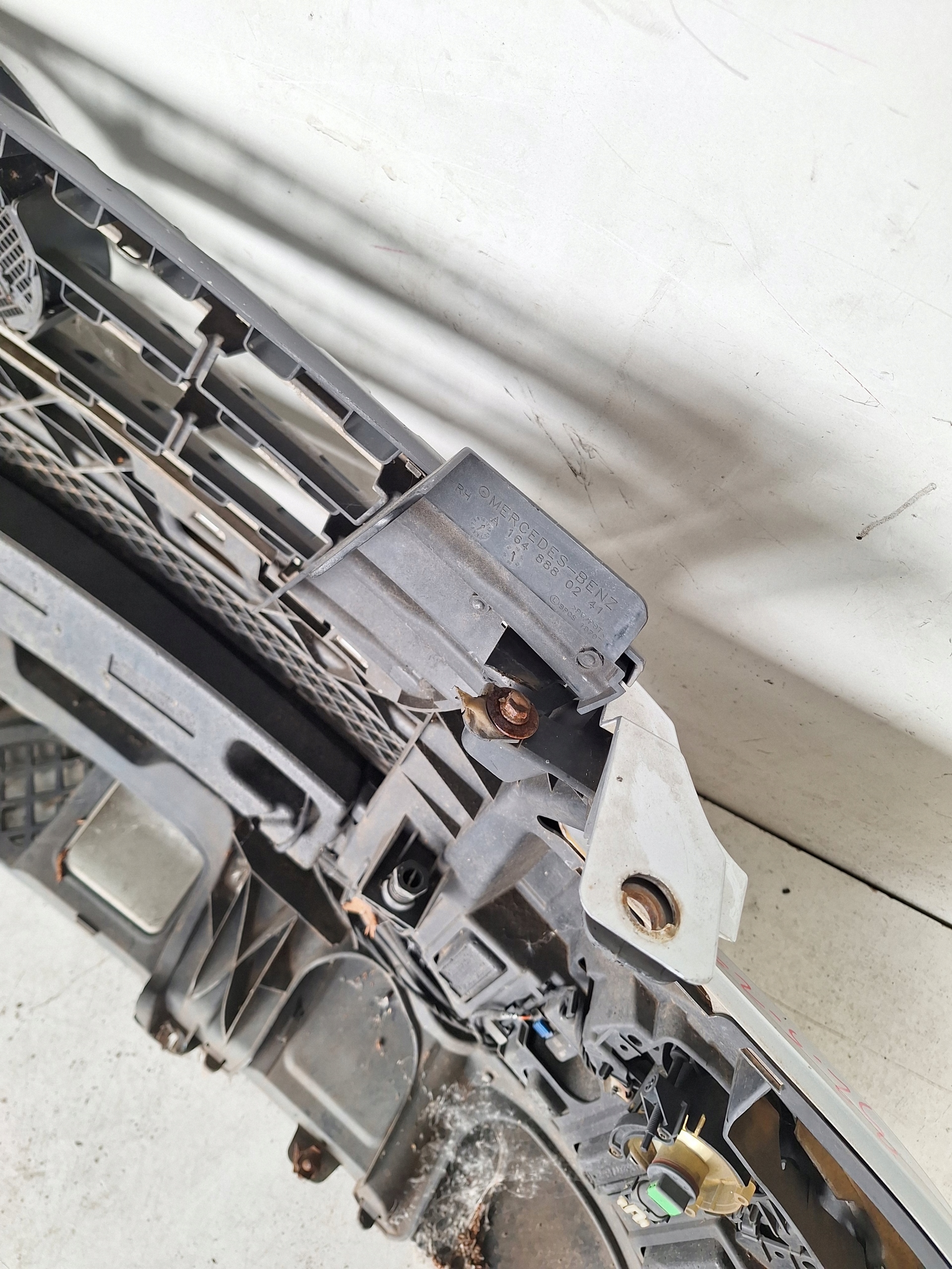 MERCEDES ML W164 05-08 Stoßstange + PDC