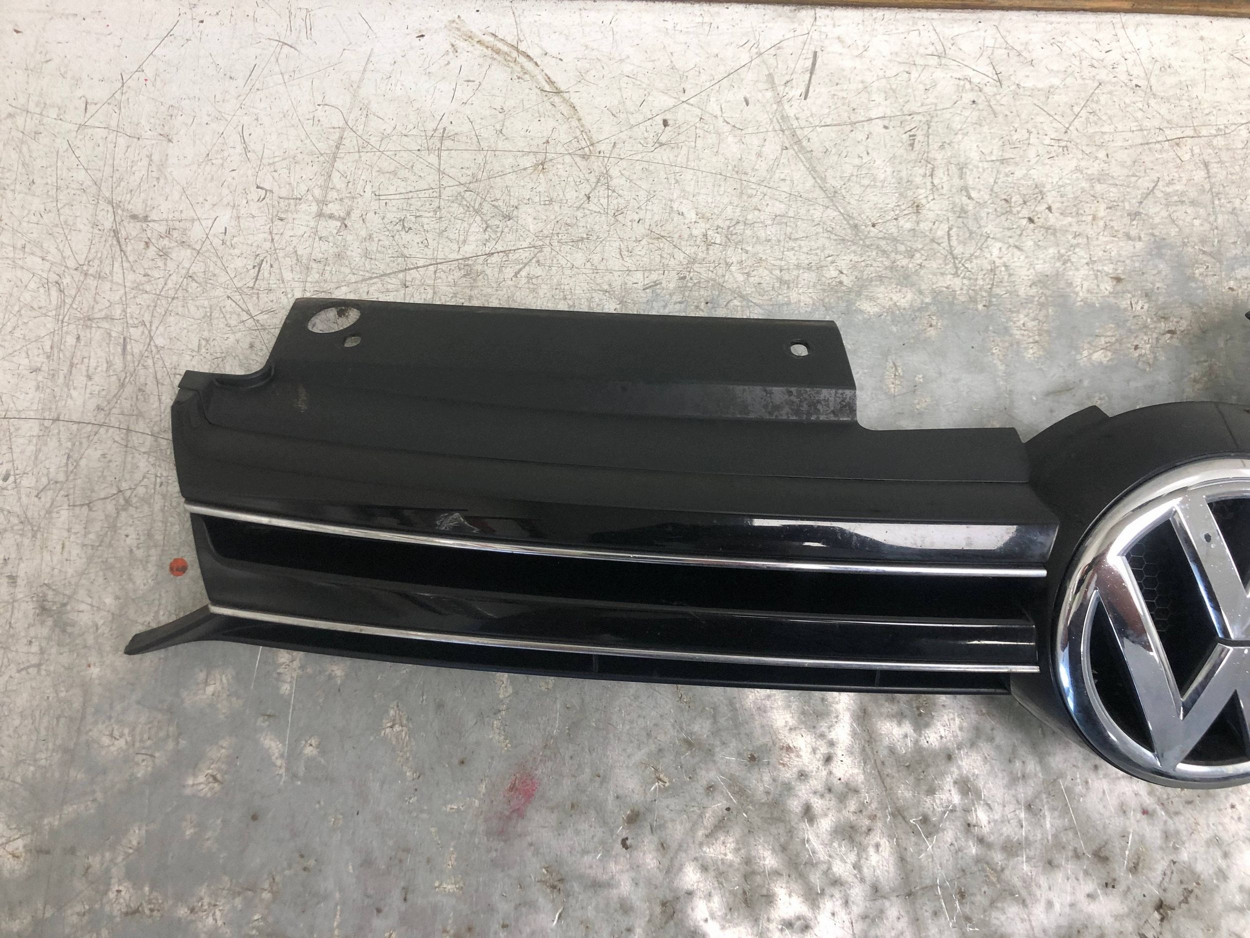 grill grill L041 VW GOLF VI KOMBI 1K9853653A