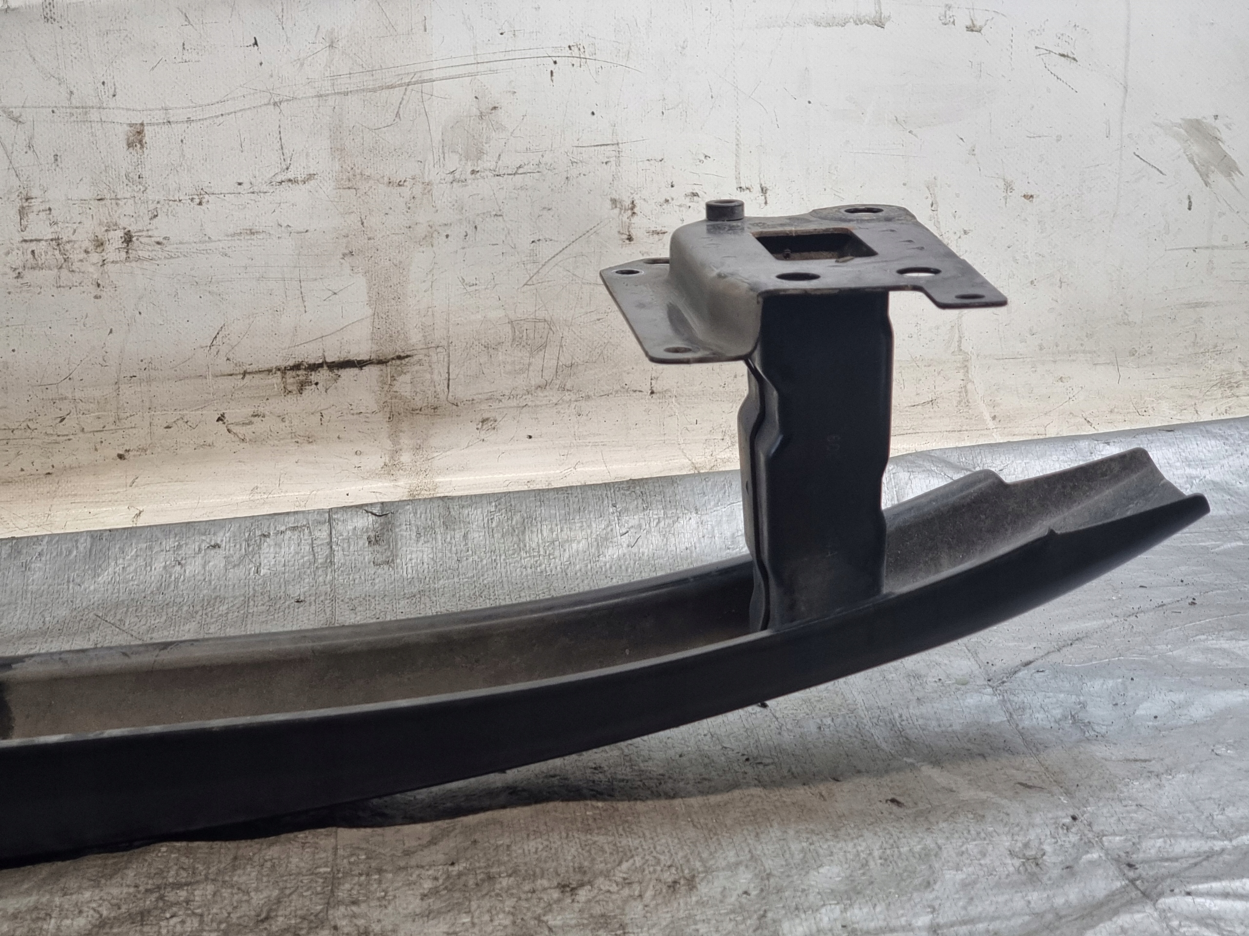 bumper support front OE 6Q0806563A VW POLO IV 4 LIFT 06r.